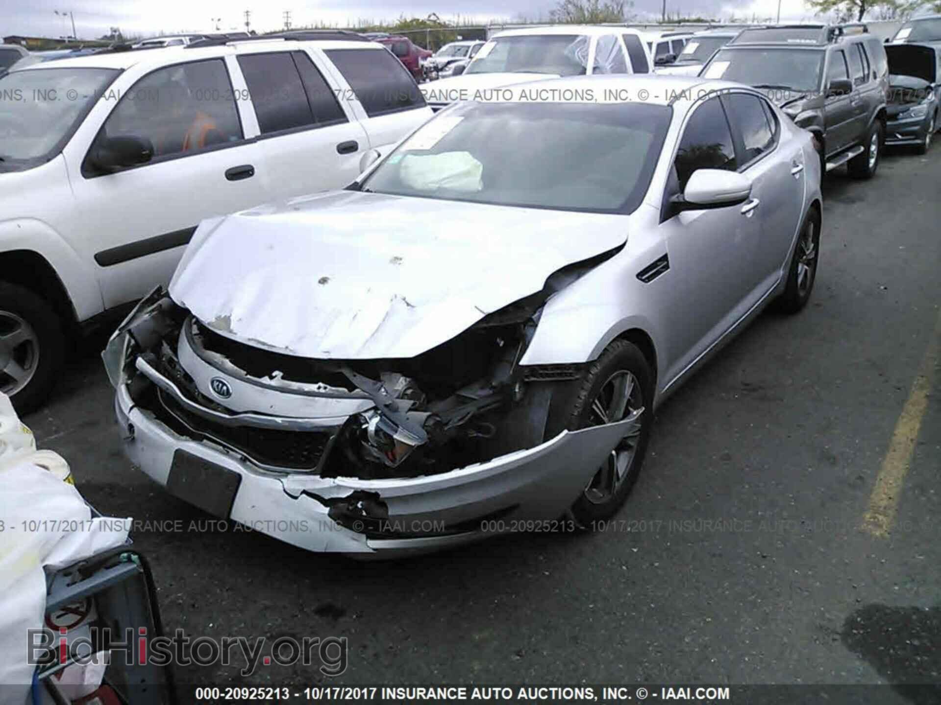2011 Kia Optima - VIN: KNAGM4A78B5067082 - Photo 2
