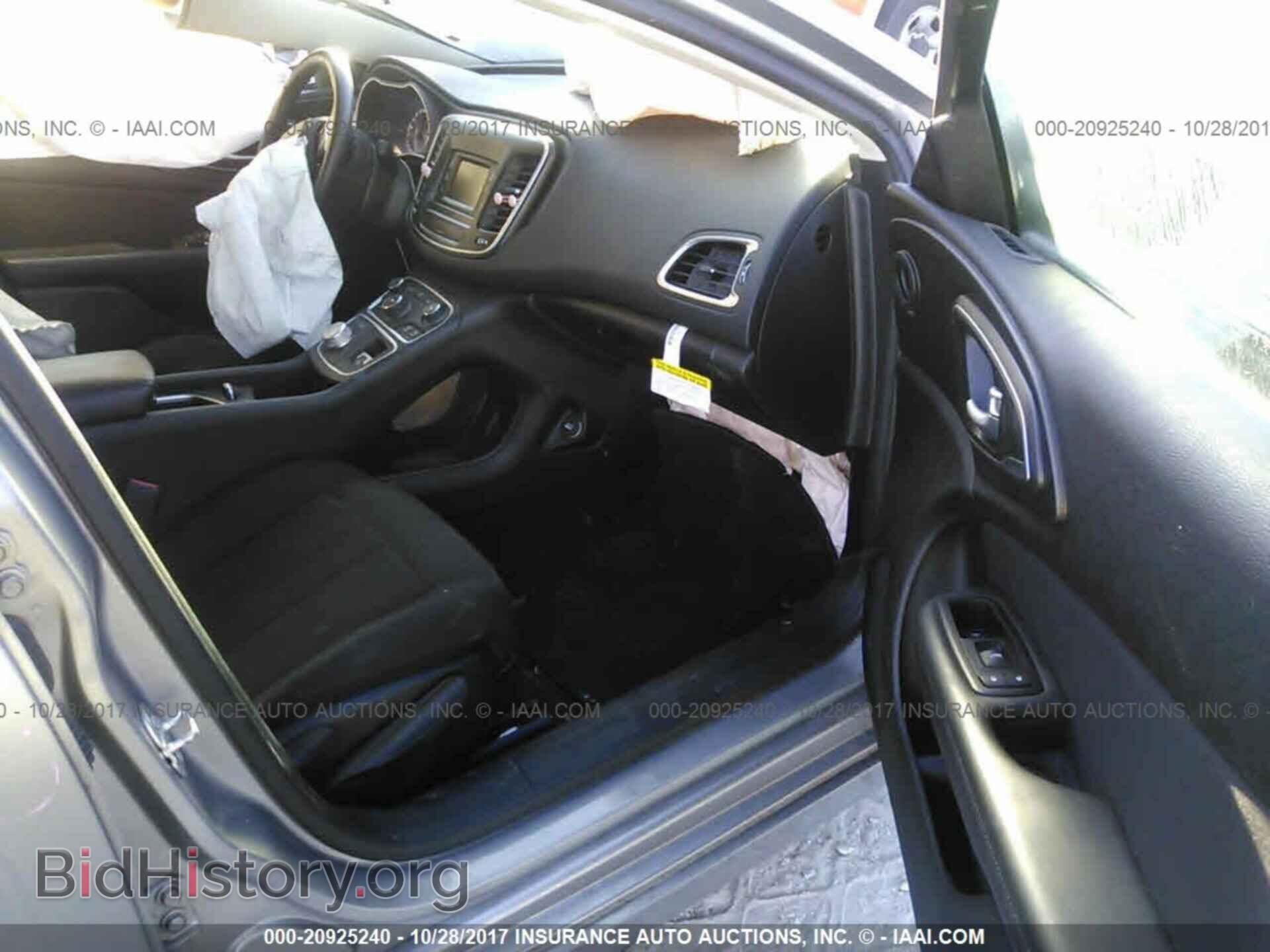 2016 Chrysler 200 - VIN: 1C3CCCFB3GN188030 - Photo 5