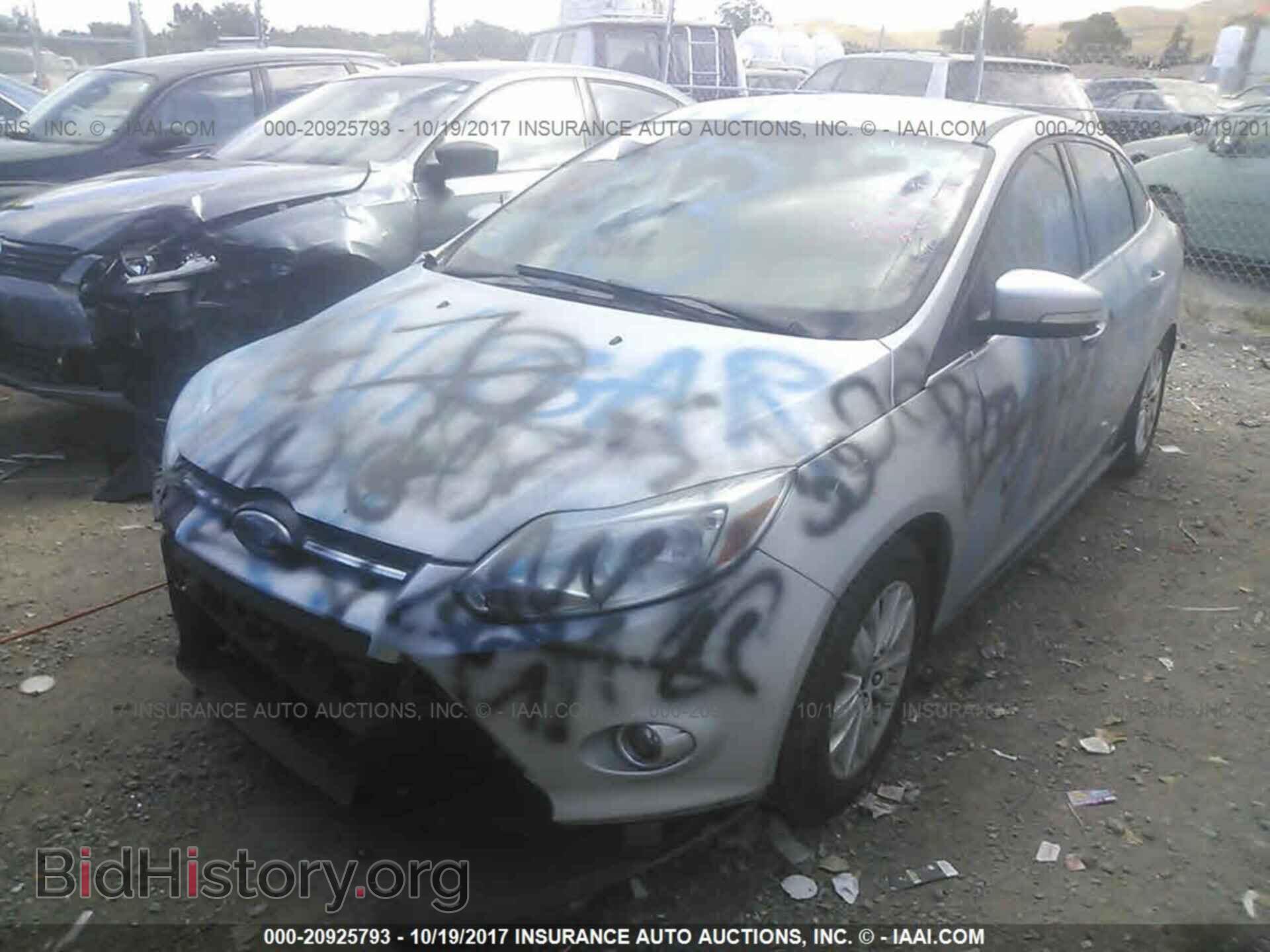 2012 Ford Focus - VIN: 1FAHP3H23CL374052 - Photo 2