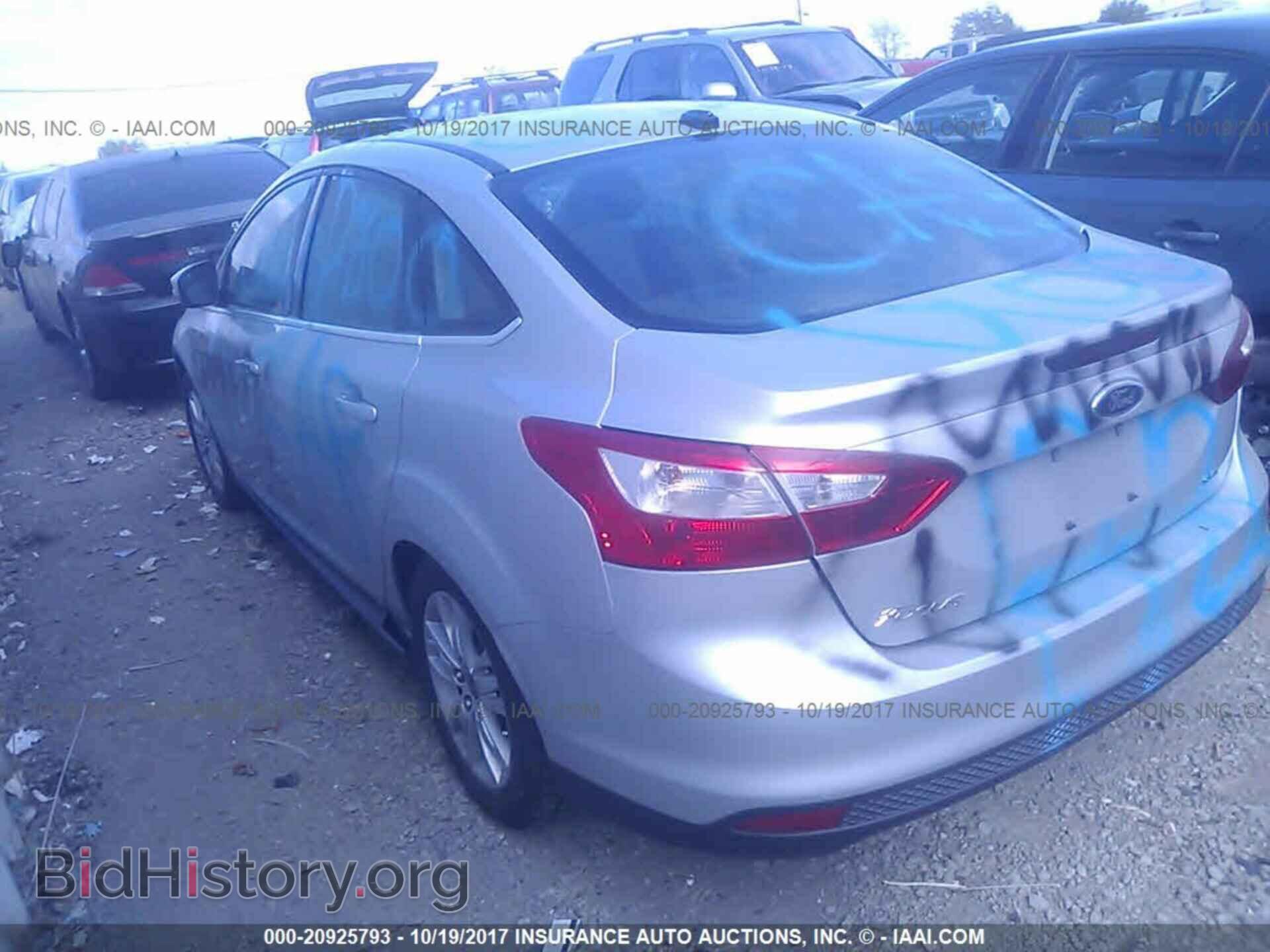 2012 Ford Focus - VIN: 1FAHP3H23CL374052 - Photo 3