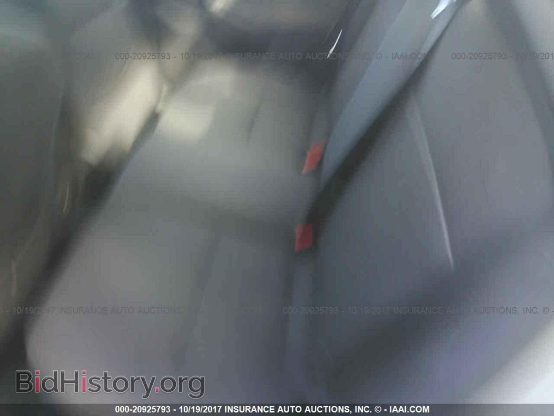 2012 Ford Focus - VIN: 1FAHP3H23CL374052 - Photo 8