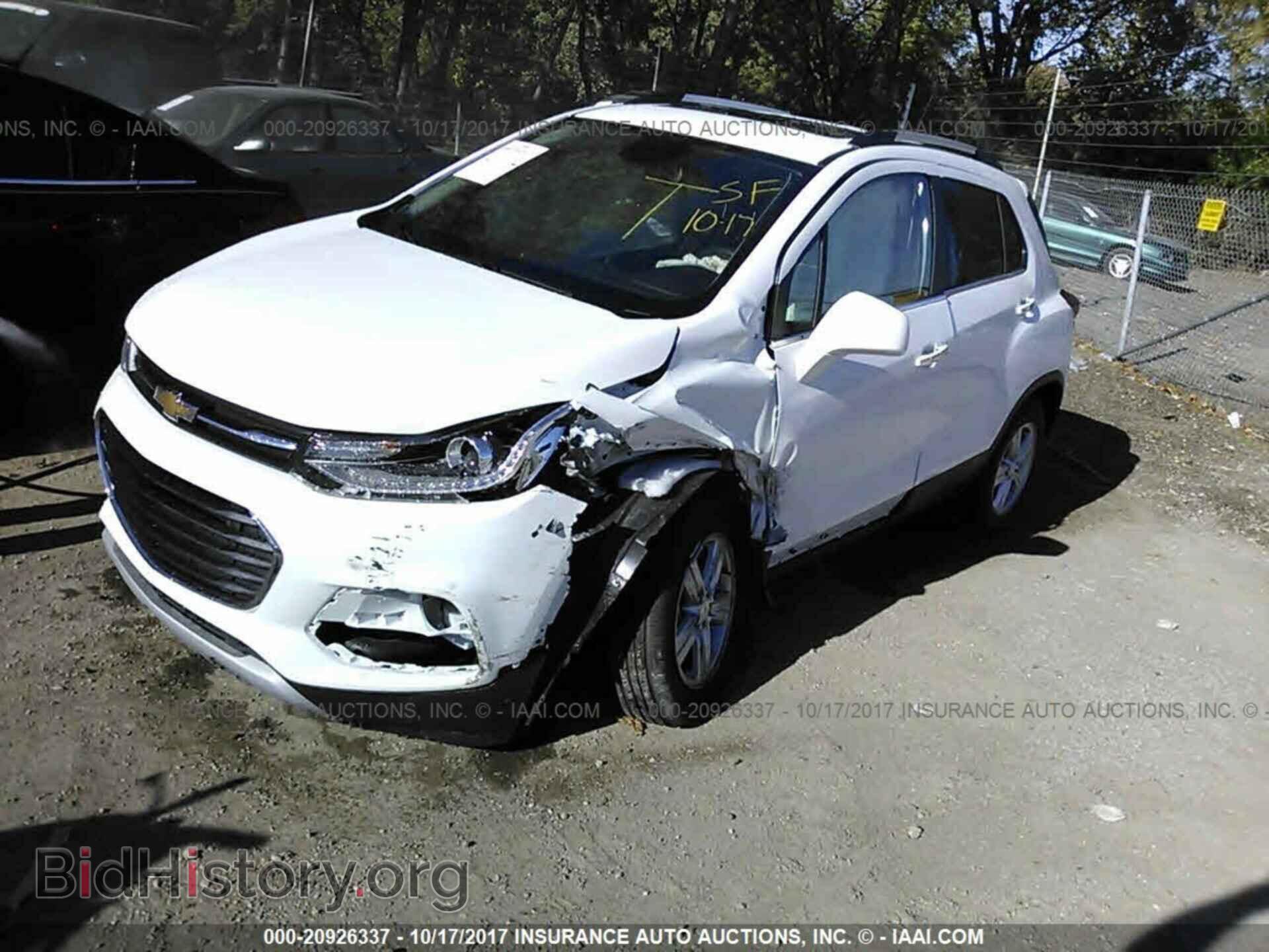 2017 Chevrolet Trax - VIN: 3GNCJLSB3HL284787 - Photo 2