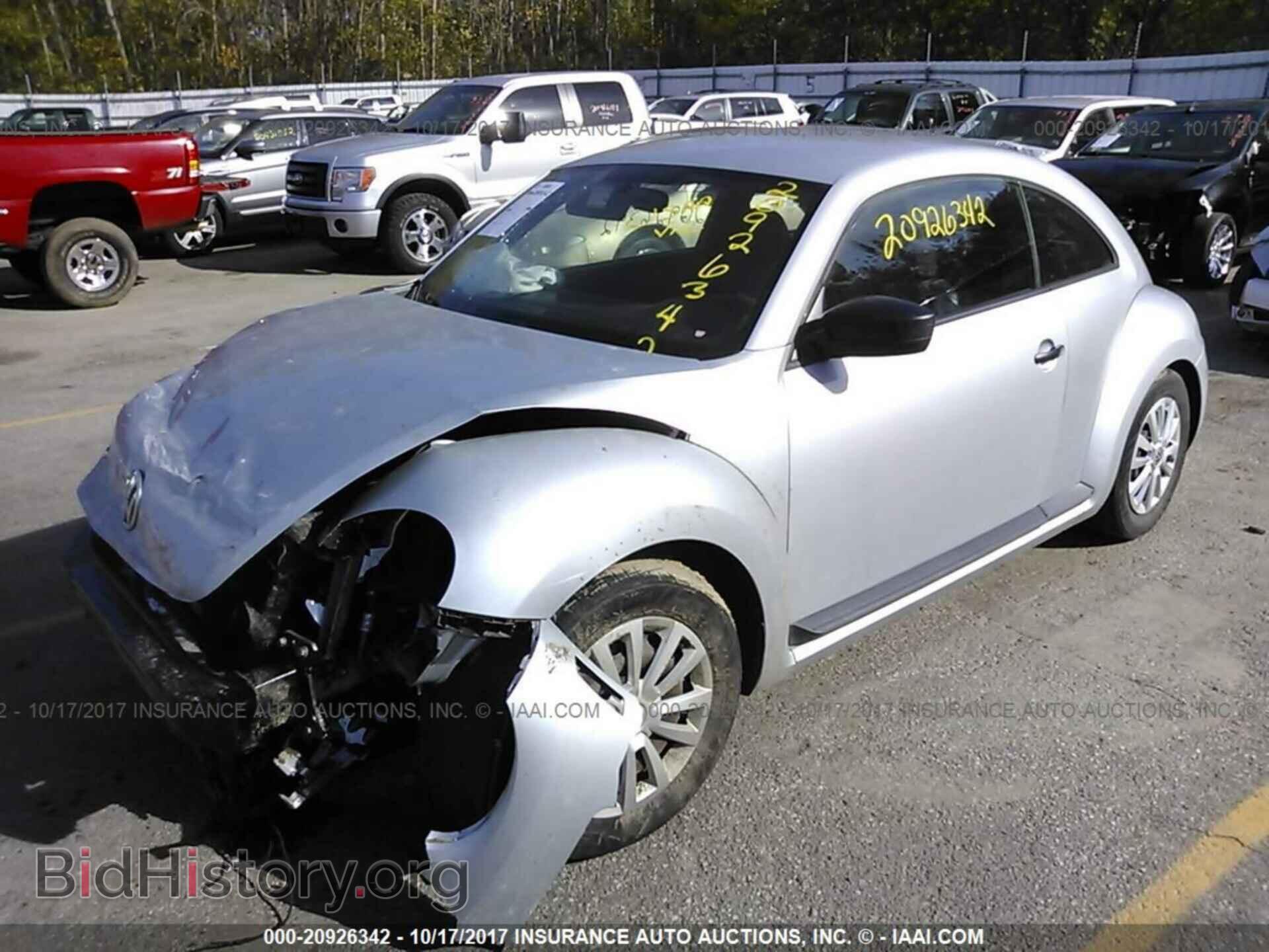 2012 Volkswagen Beetle - VIN: 3VWFP7AT6CM616128 - Фото 2