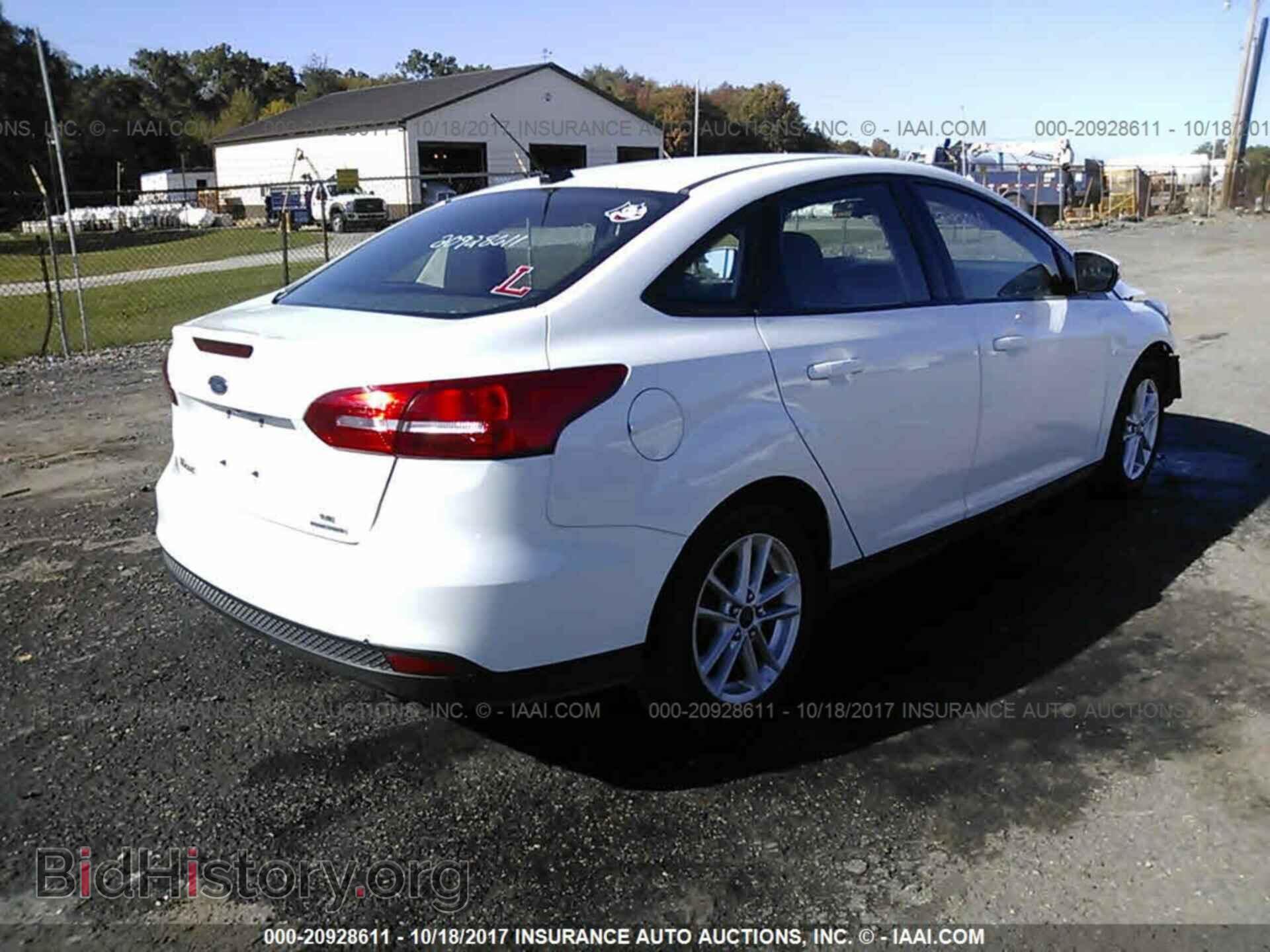 2015 Ford Focus - VIN: 1FADP3F28FL203271 - Photo 4