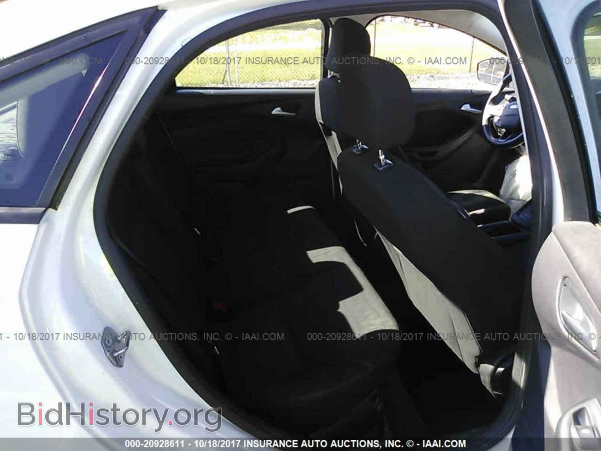 2015 Ford Focus - VIN: 1FADP3F28FL203271 - Photo 8