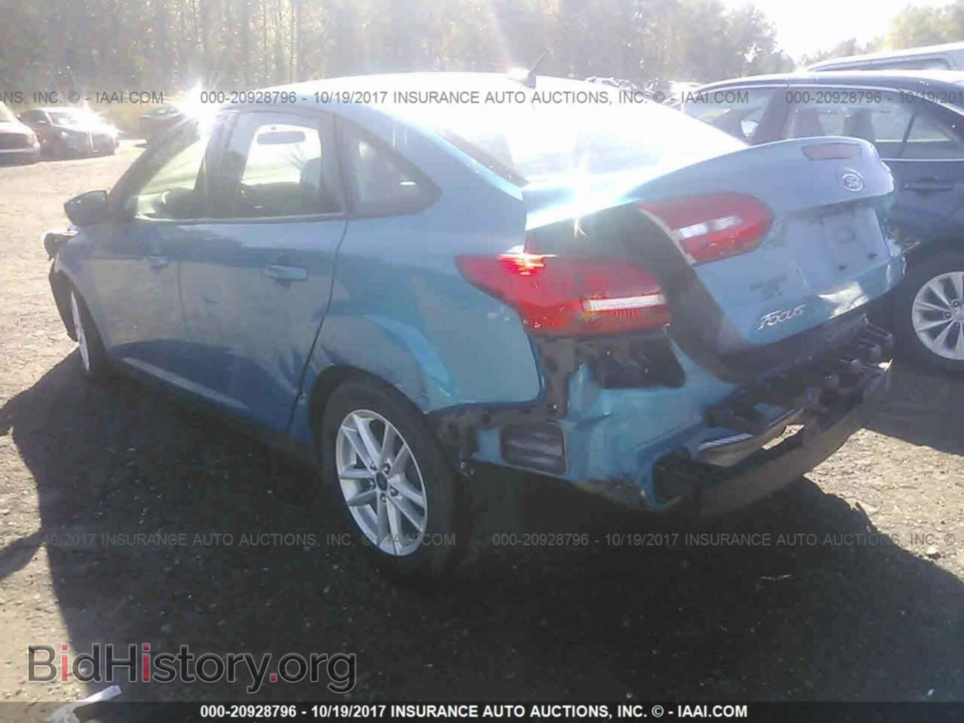 2015 Ford Focus - VIN: 1FADP3F2XFL227426 - Photo 3