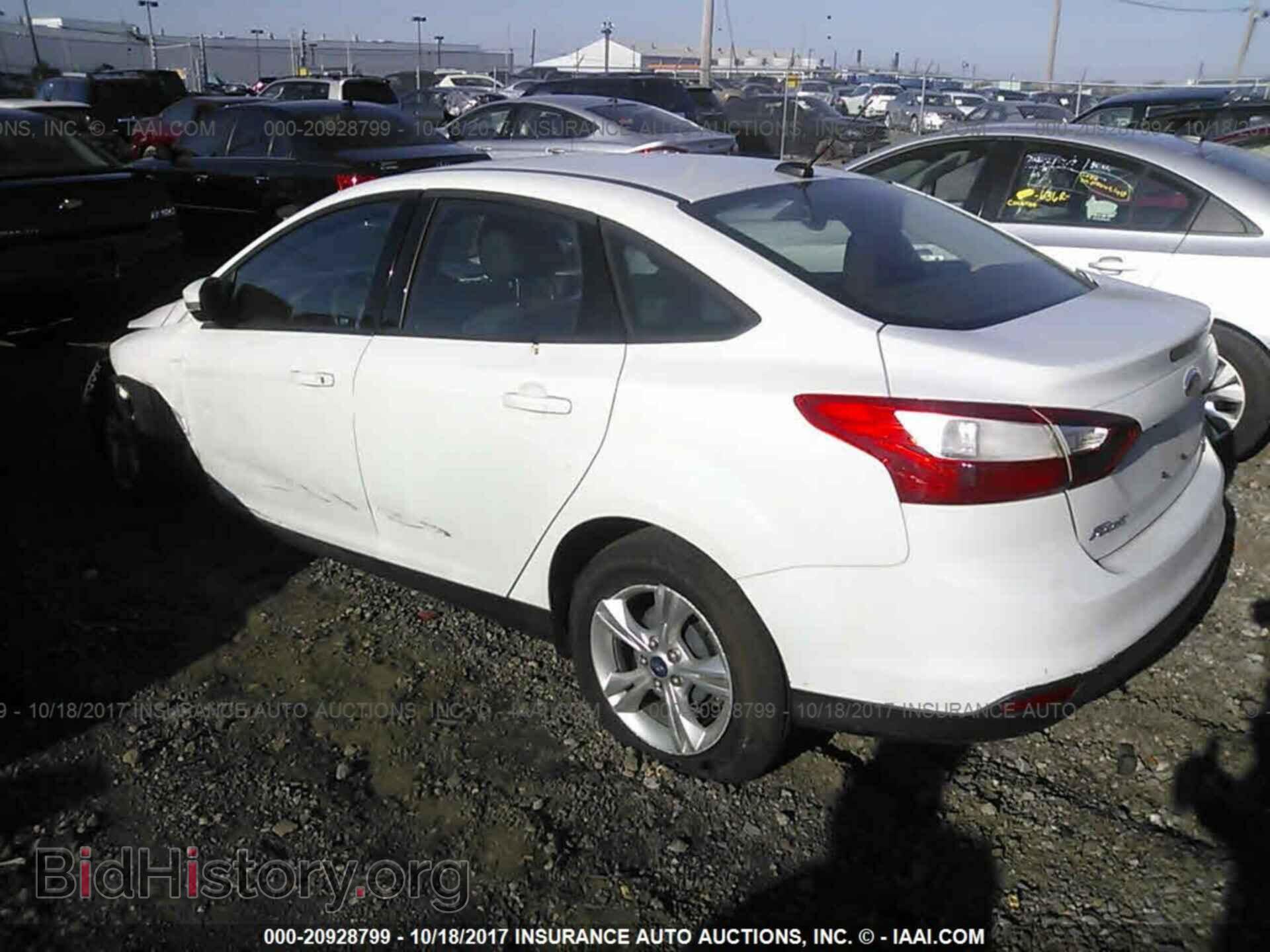 2013 Ford Focus - VIN: 1FADP3F2XDL274677 - Photo 3