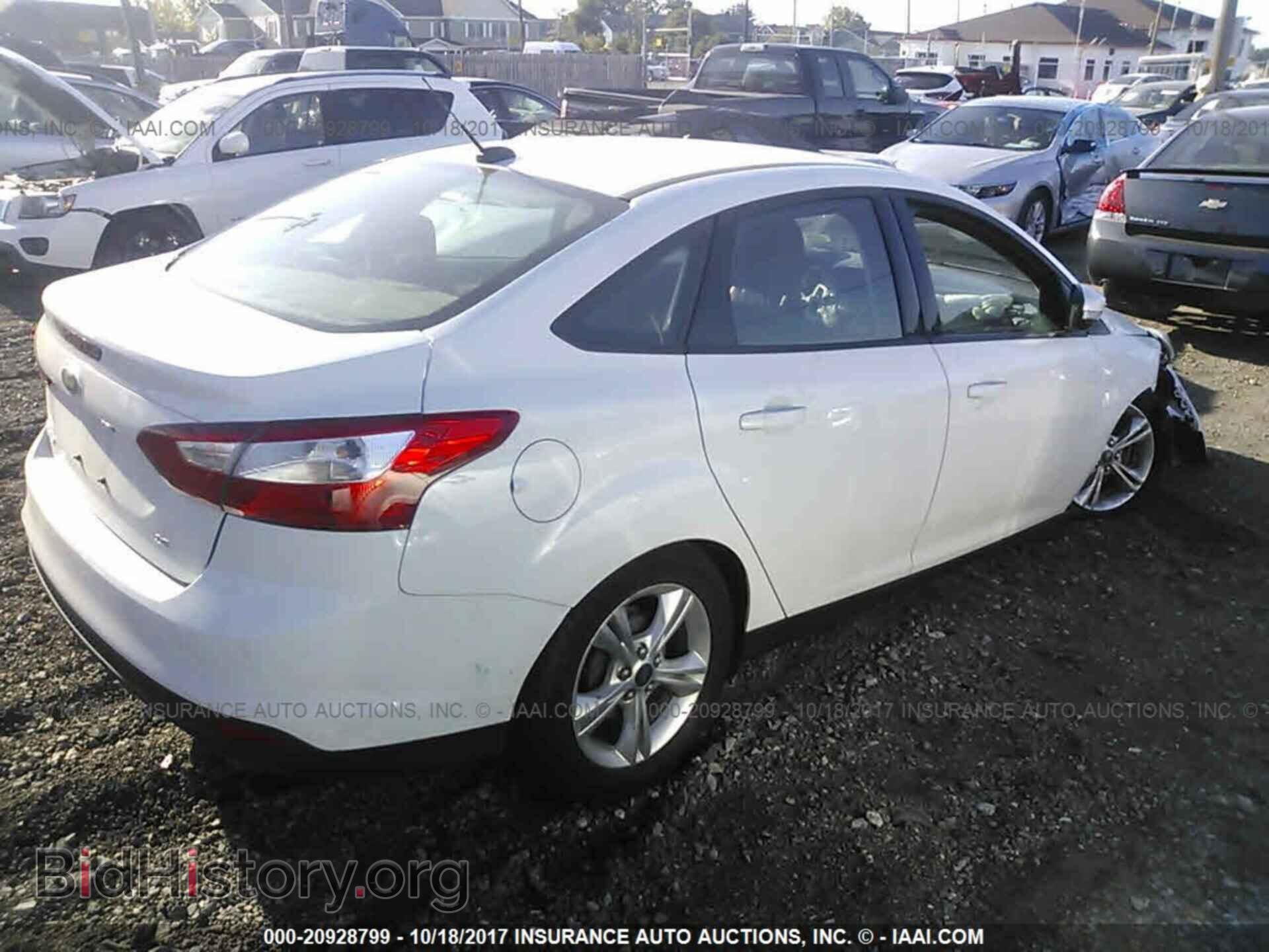 2013 Ford Focus - VIN: 1FADP3F2XDL274677 - Photo 4