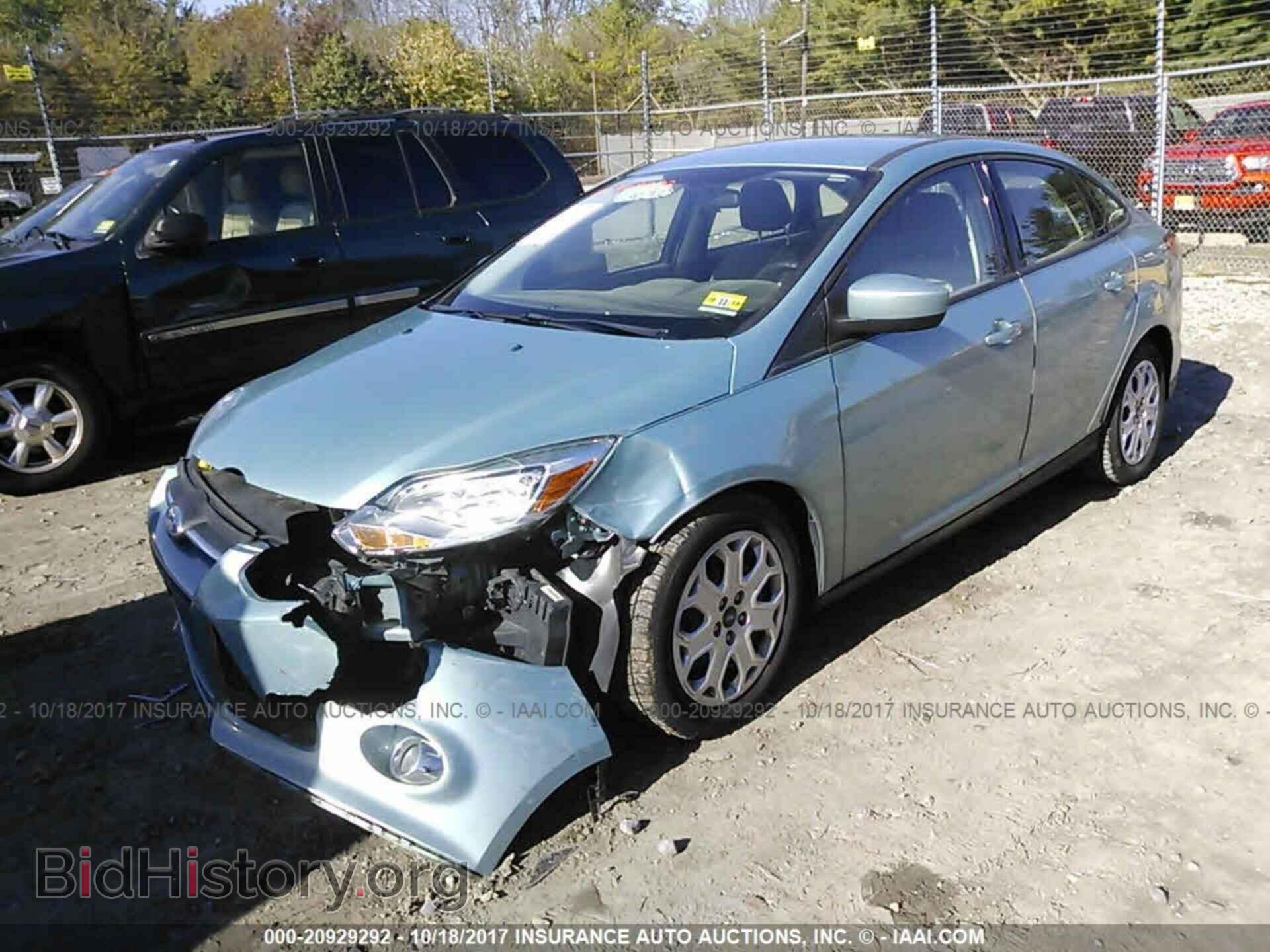 2012 Ford Focus - VIN: 1FAHP3F21CL240773 - Photo 2
