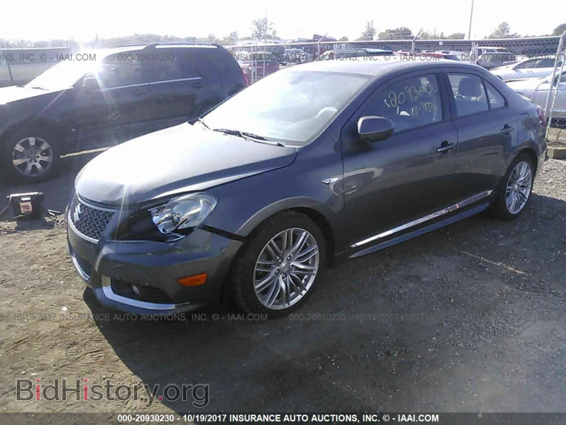 2011 Suzuki Kizashi - VIN: JS2RF9A86B6110992 - Photo 2