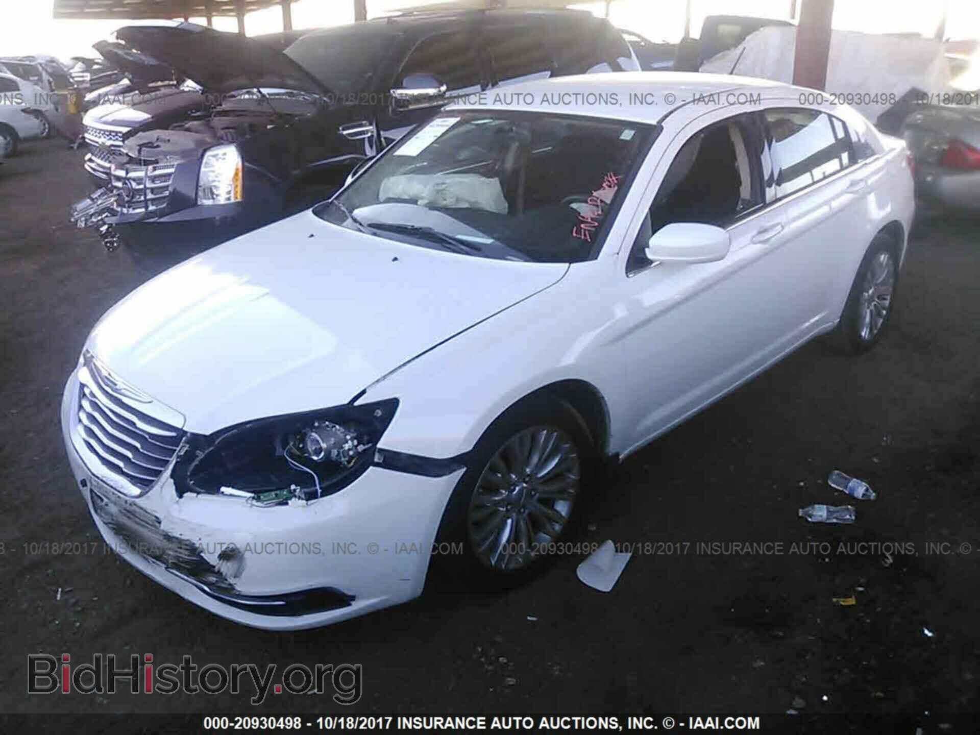 2013 Chrysler 200 - VIN: 1C3CCBAB4DN670776 - Фото 2