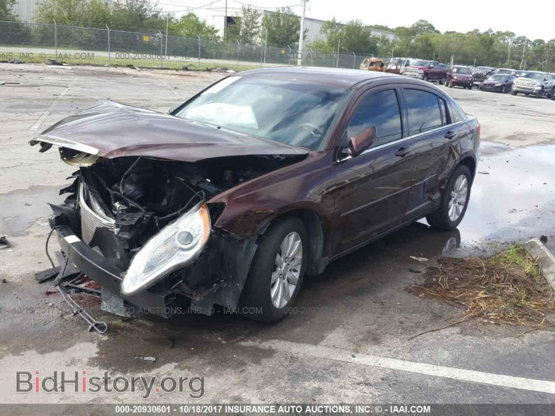 2013 Chrysler 200 - VIN: 1C3CCBBG1DN659258 - Photo 2