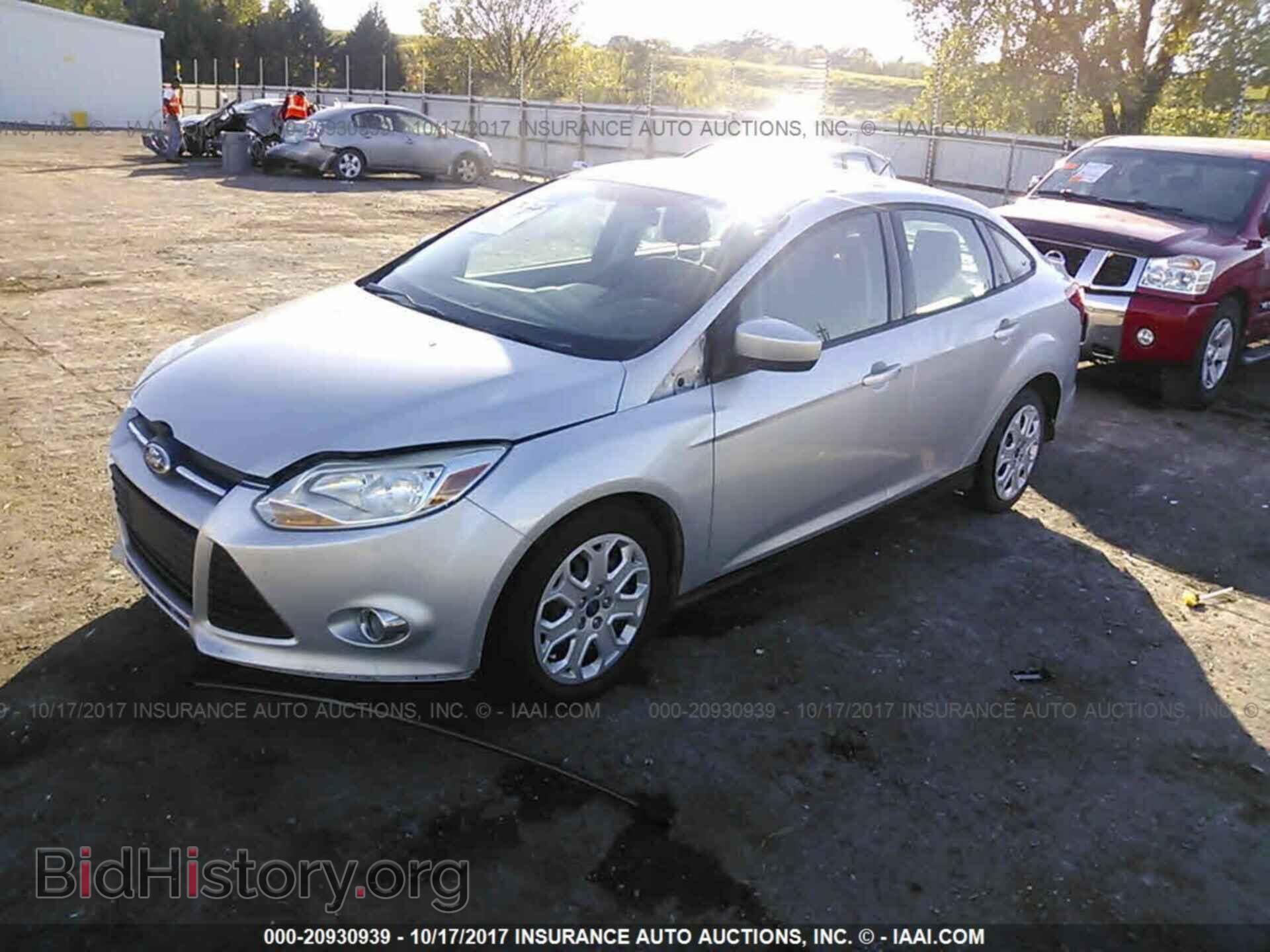 2012 Ford Focus - VIN: 1FAHP3F29CL307703 - Photo 2