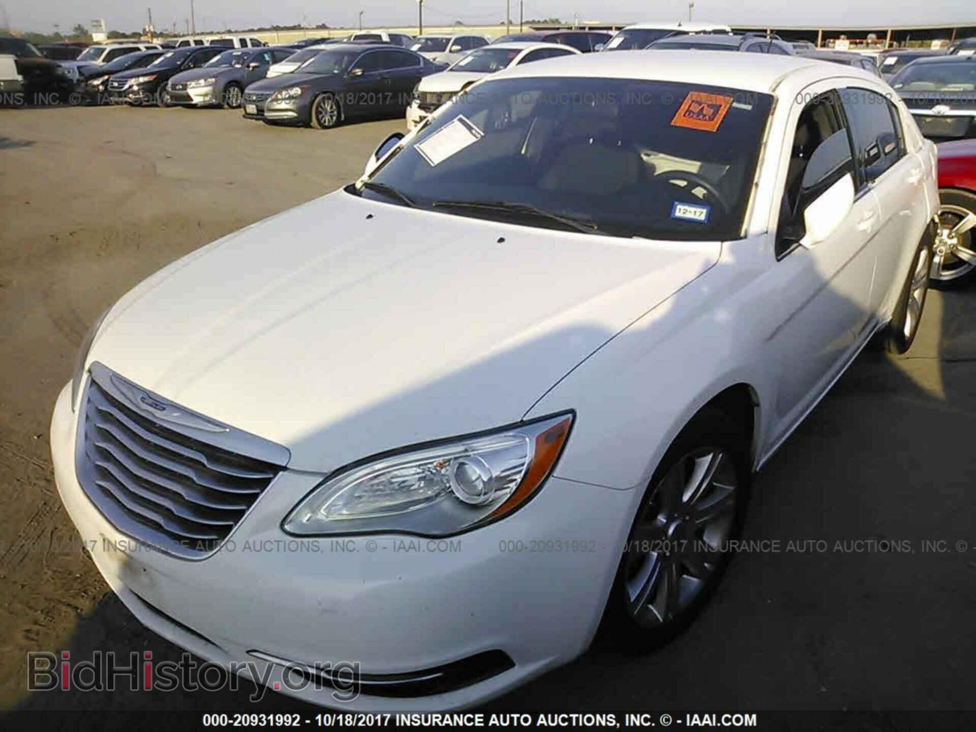 2013 Chrysler 200 - VIN: 1C3CCBAB4DN642122 - Photo 2
