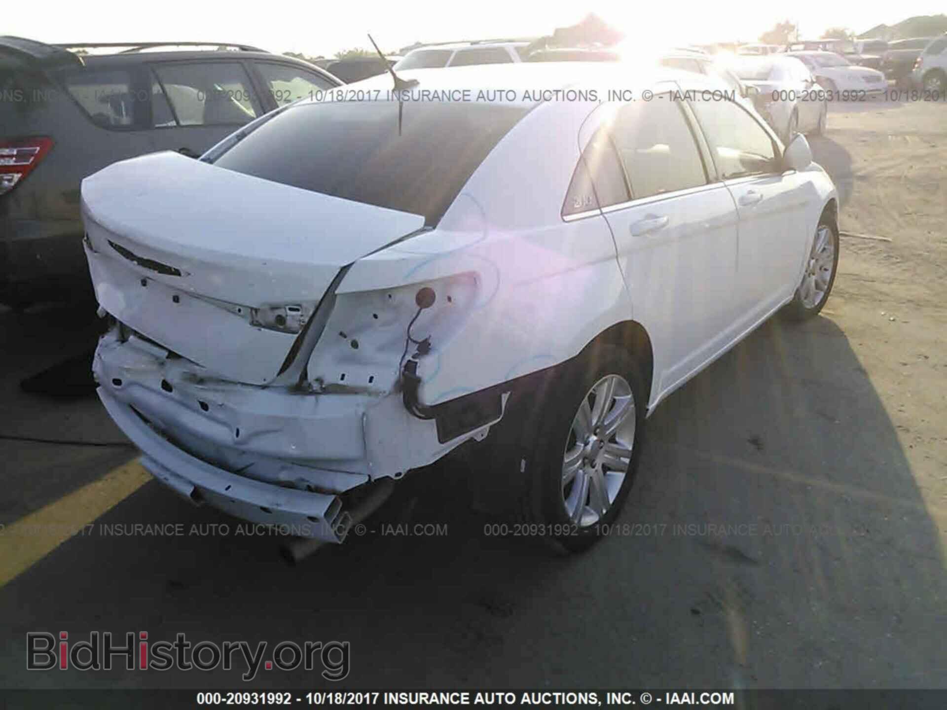2013 Chrysler 200 - VIN: 1C3CCBAB4DN642122 - Photo 4