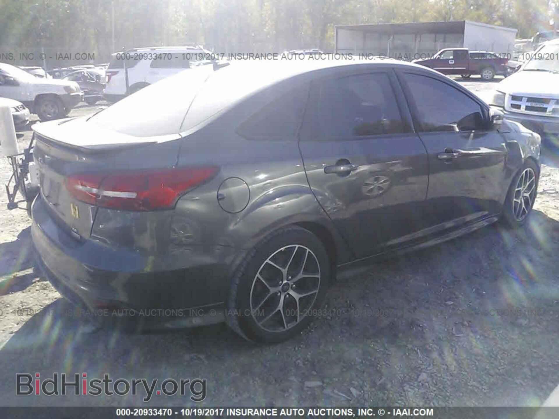 2015 Ford Focus - VIN: 1FADP3FE0FL363199 - Photo 4