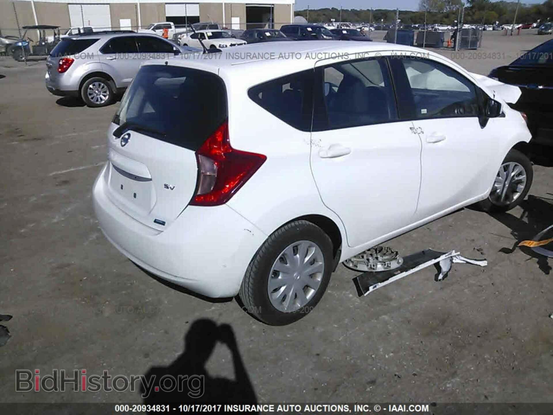 2016 Nissan Versa note - VIN: 3N1CE2CP5GL357225 - Photo 4