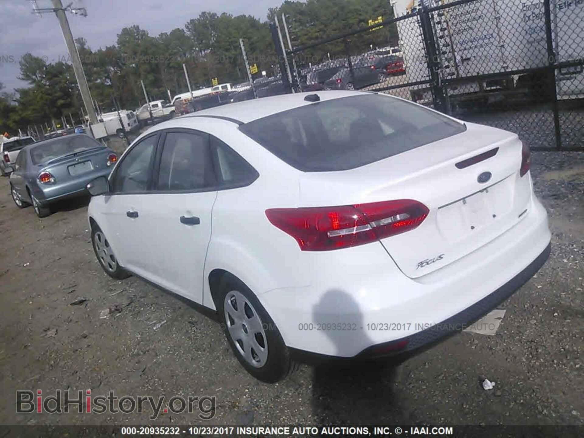 2016 Ford Focus - VIN: 1FADP3E20GL274340 - Photo 3