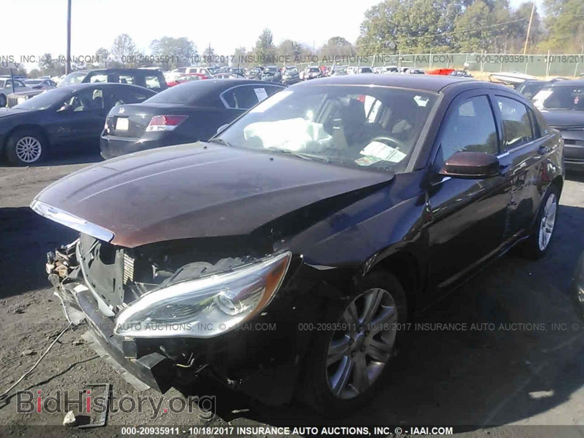 2013 Chrysler 200 - VIN: 1C3CCBAB2DN670081 - Photo 2