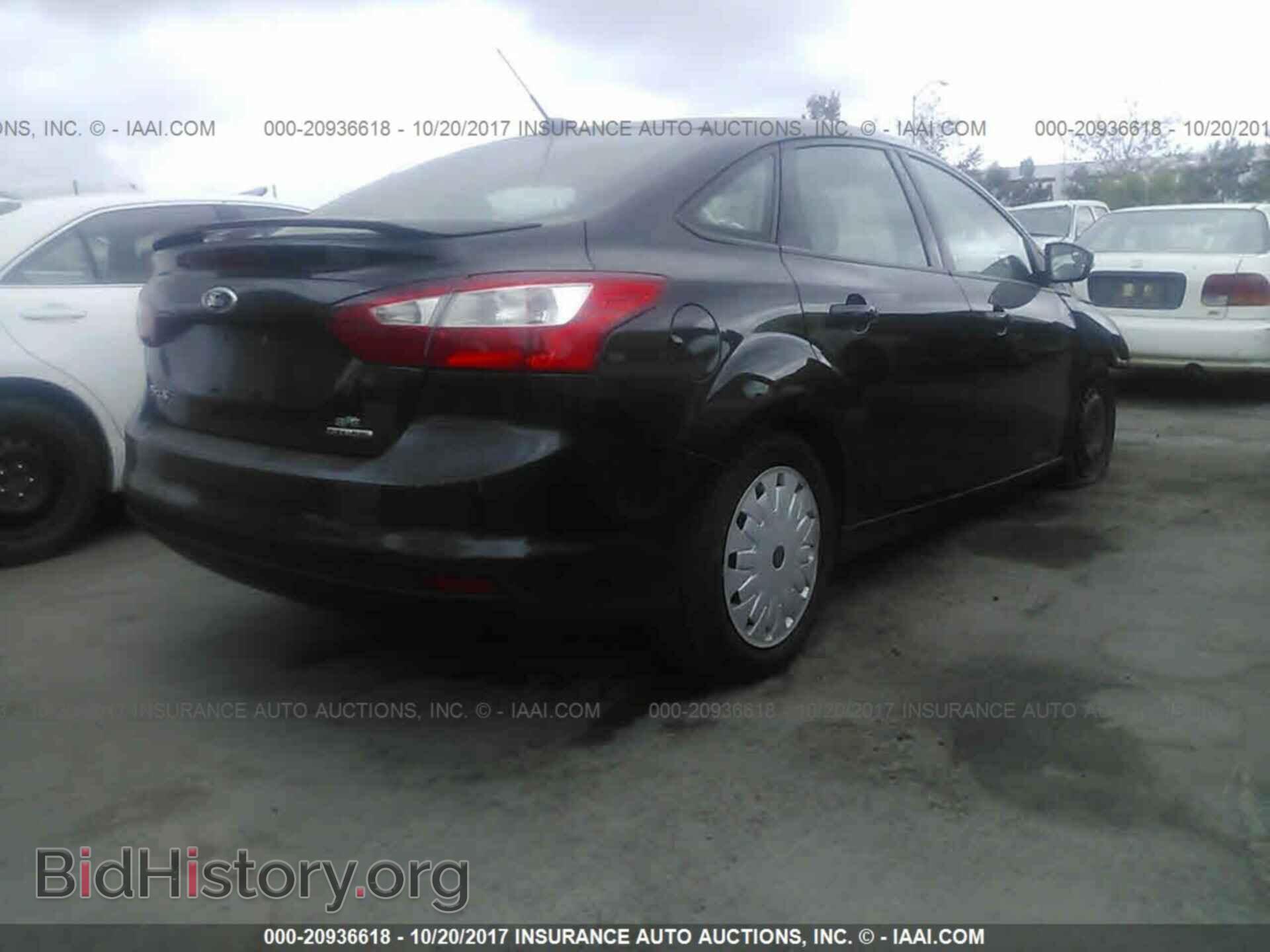 2014 Ford Focus - VIN: 1FADP3F23EL413839 - Photo 4