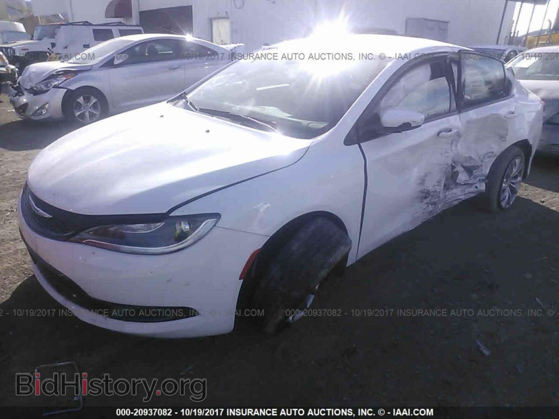 2015 Chrysler 200 - VIN: 1C3CCCBB4FN732572 - Photo 2
