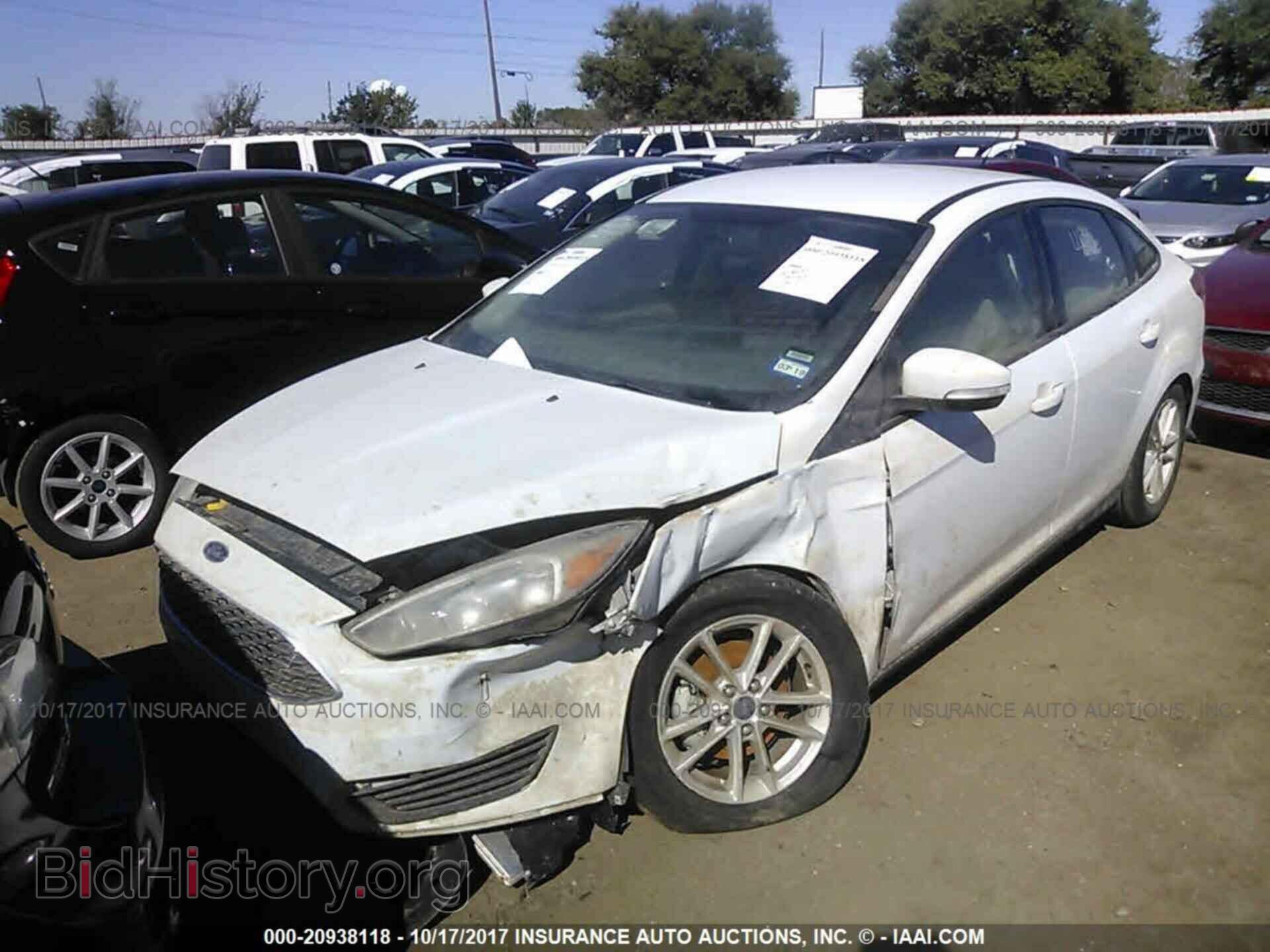 2017 Ford Focus - VIN: 1FADP3F2XHL247873 - Photo 2