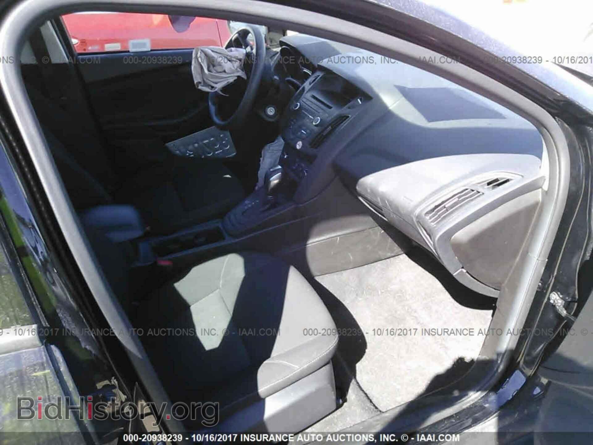 2016 Ford Focus - VIN: 1FADP3F29GL352094 - Photo 5