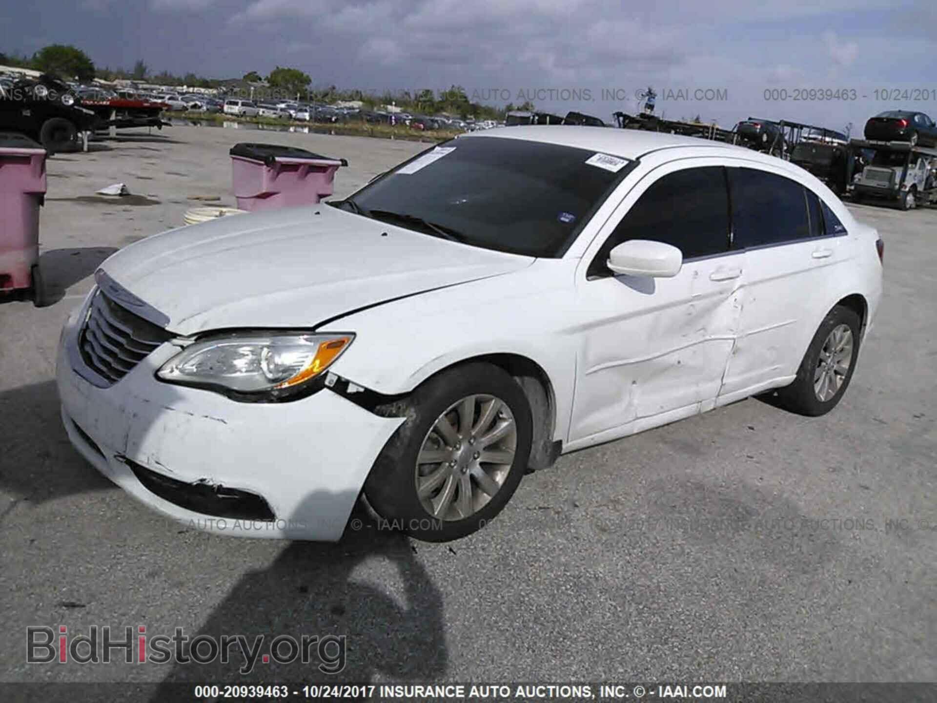 2014 Chrysler 200 - VIN: 1C3CCBBB1EN194891 - Фото 2