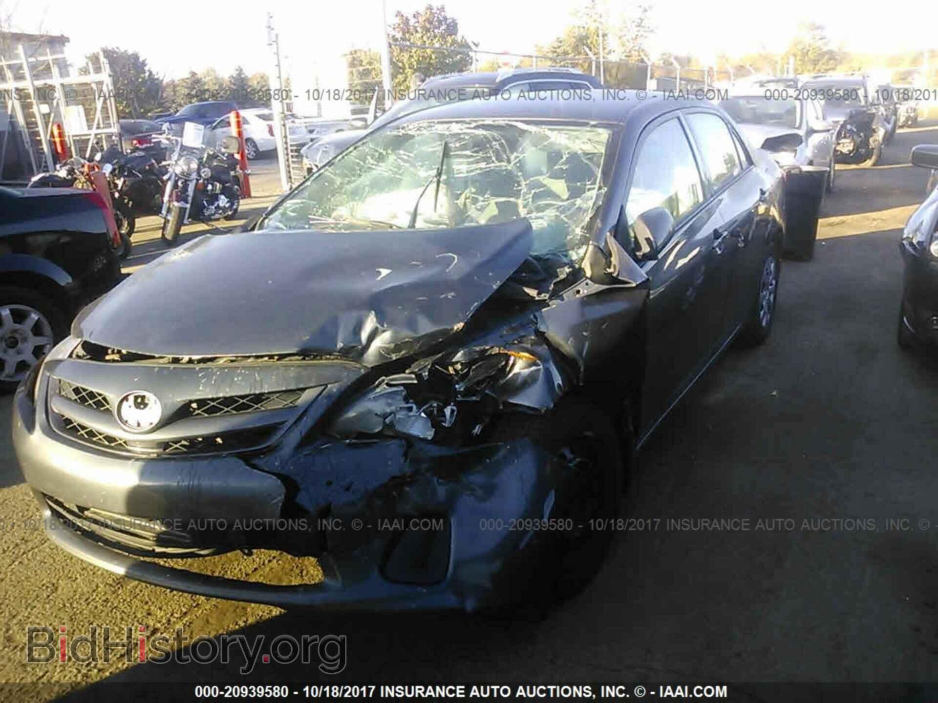 2011 Toyota Corolla - VIN: 2T1BU4EE5BC676431 - Photo 2
