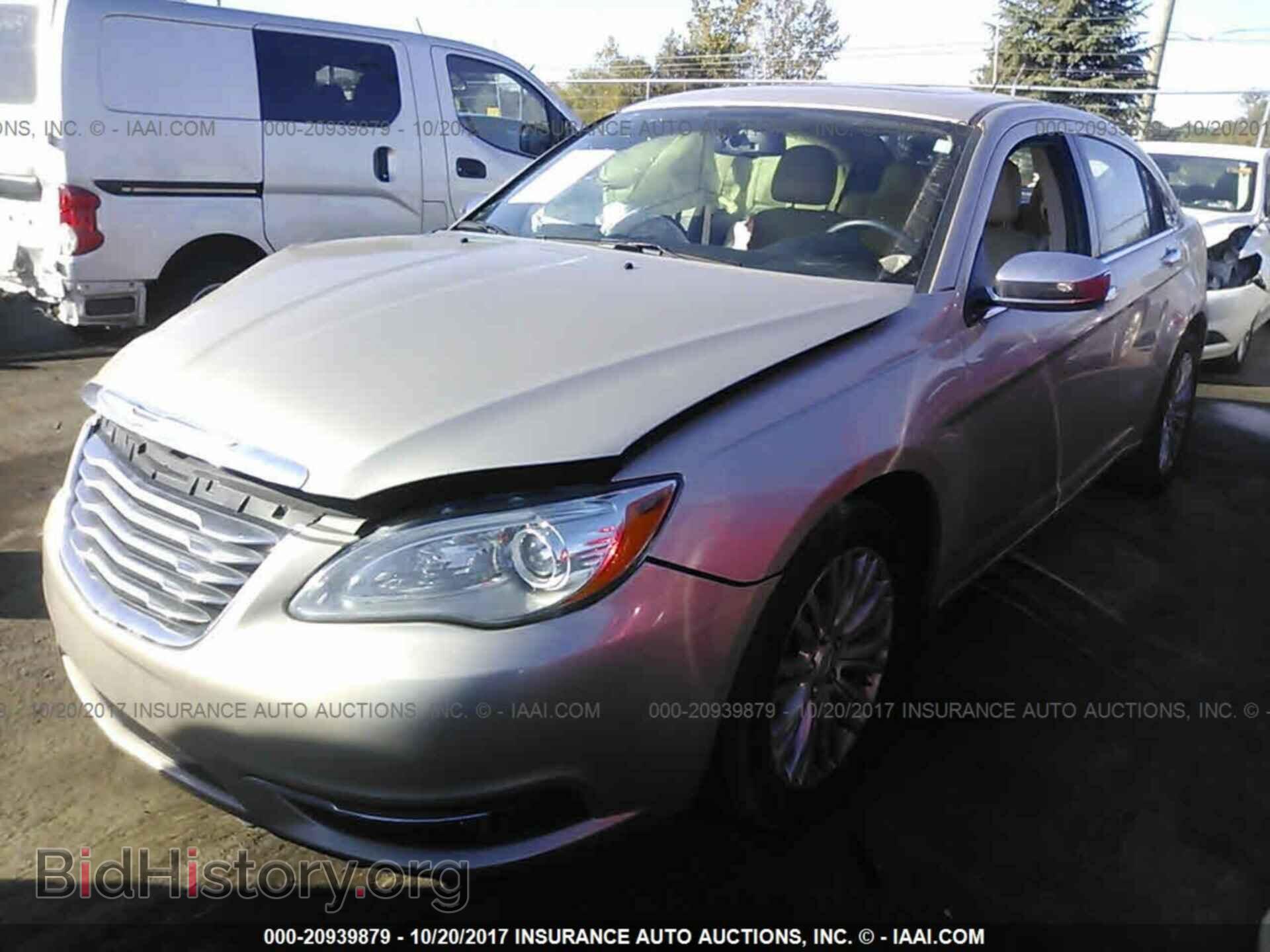 2013 Chrysler 200 - VIN: 1C3CCBCG2DN651703 - Photo 2