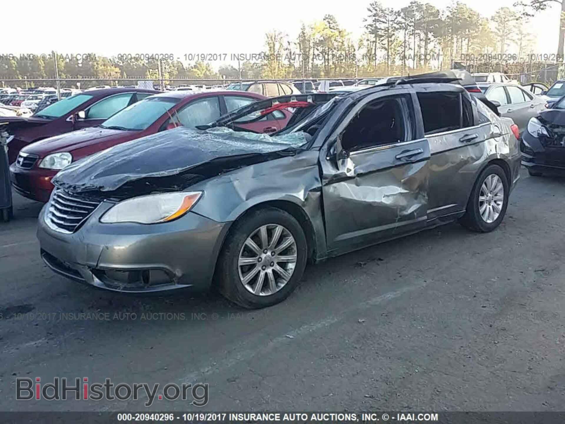 2013 Chrysler 200 - VIN: 1C3CCBBB0DN570057 - Фото 2