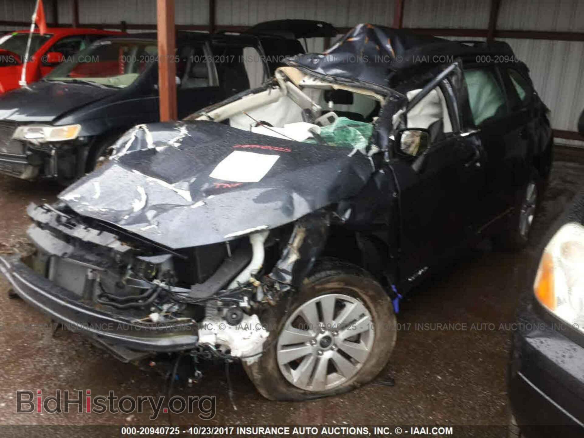 2017 Subaru Outback - VIN: 4S4BSAAC6H3322164 - Фото 2