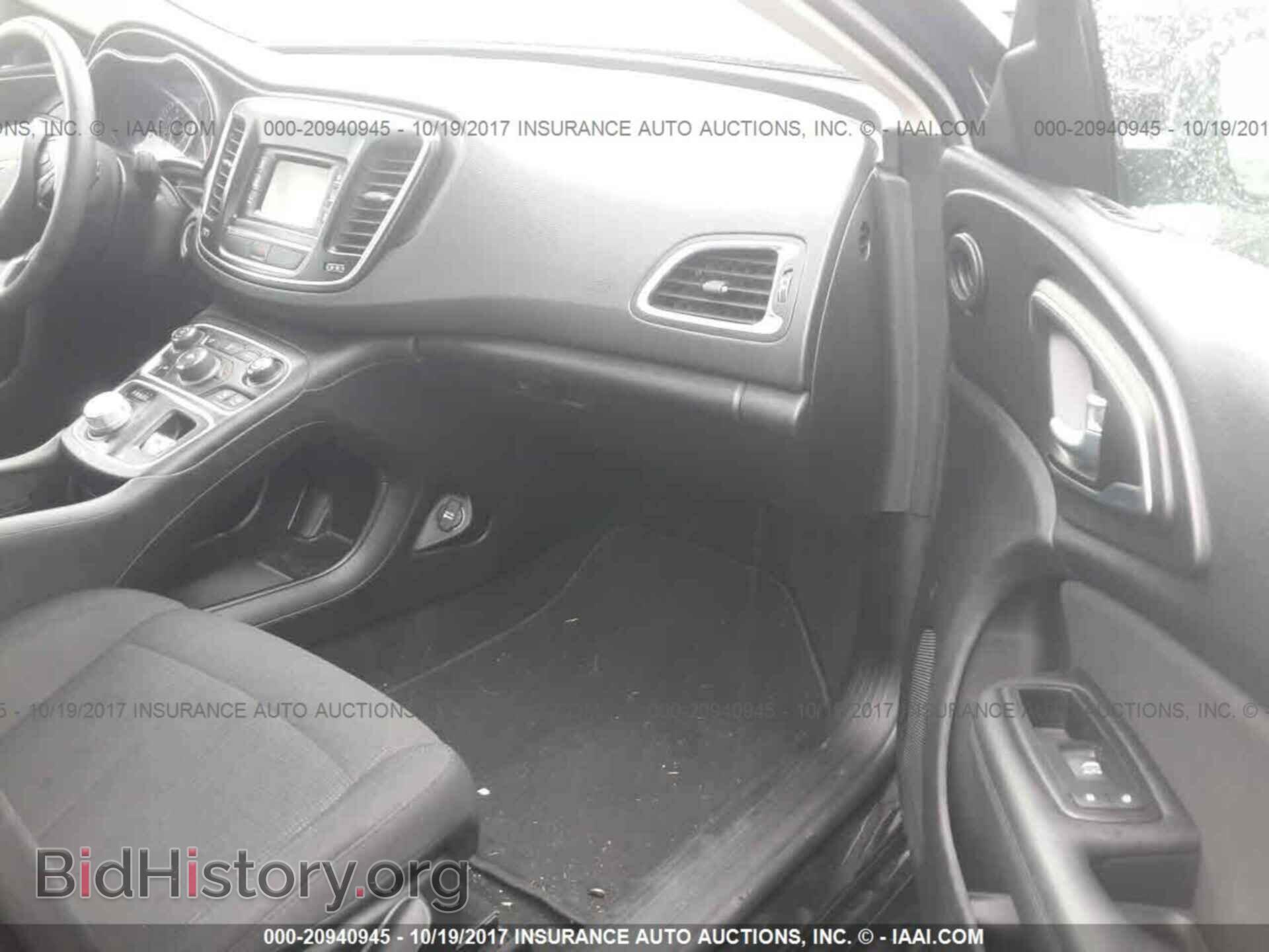 2016 Chrysler 200 - VIN: 1C3CCCAB6GN129982 - Photo 5
