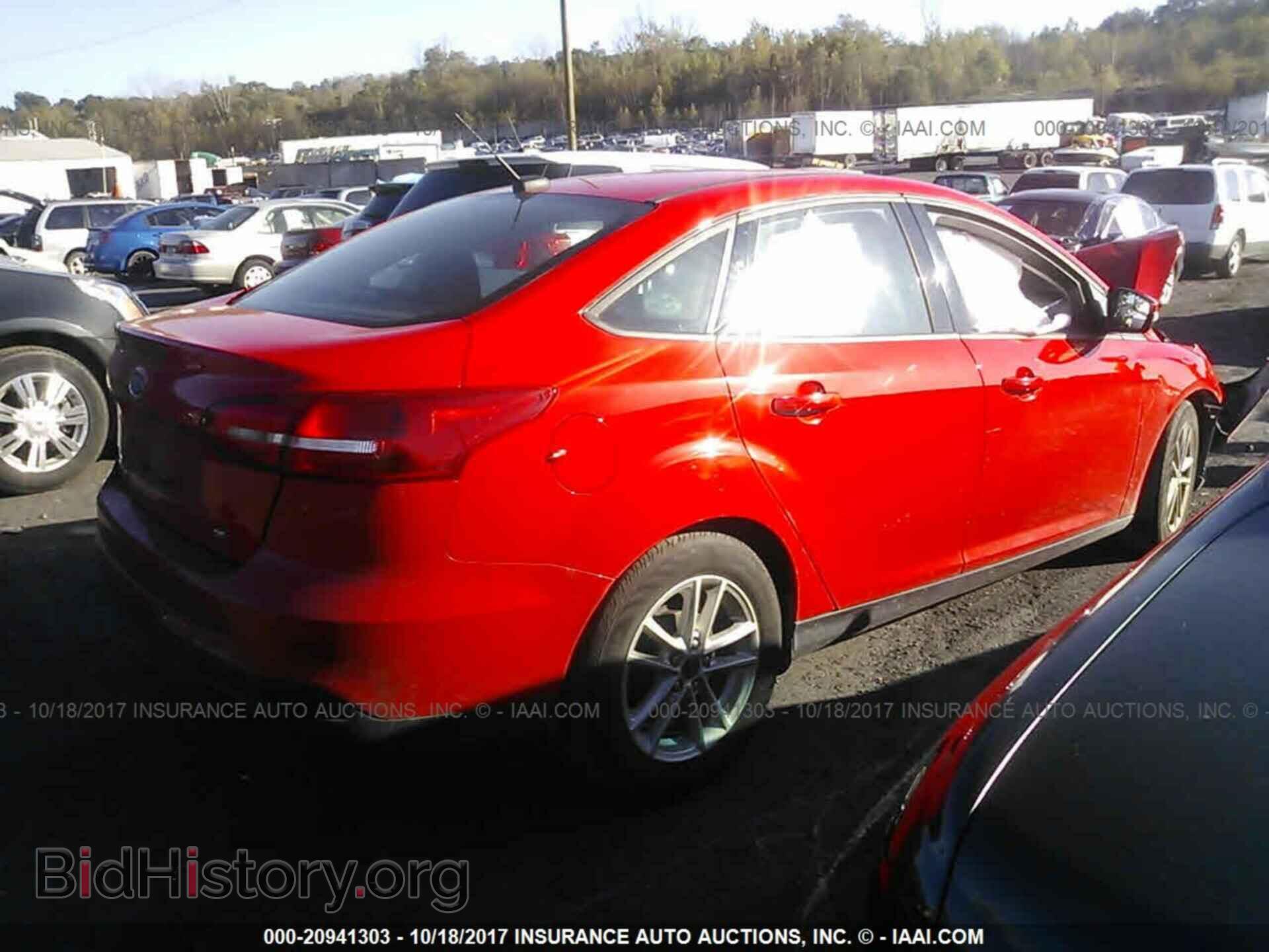2016 Ford Focus - VIN: 1FADP3F28GL401396 - Photo 4