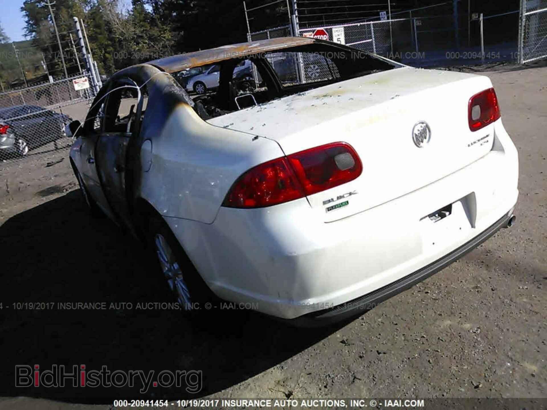 2011 Buick Lucerne - VIN: 1G4HC5EM5BU128907 - Photo 3