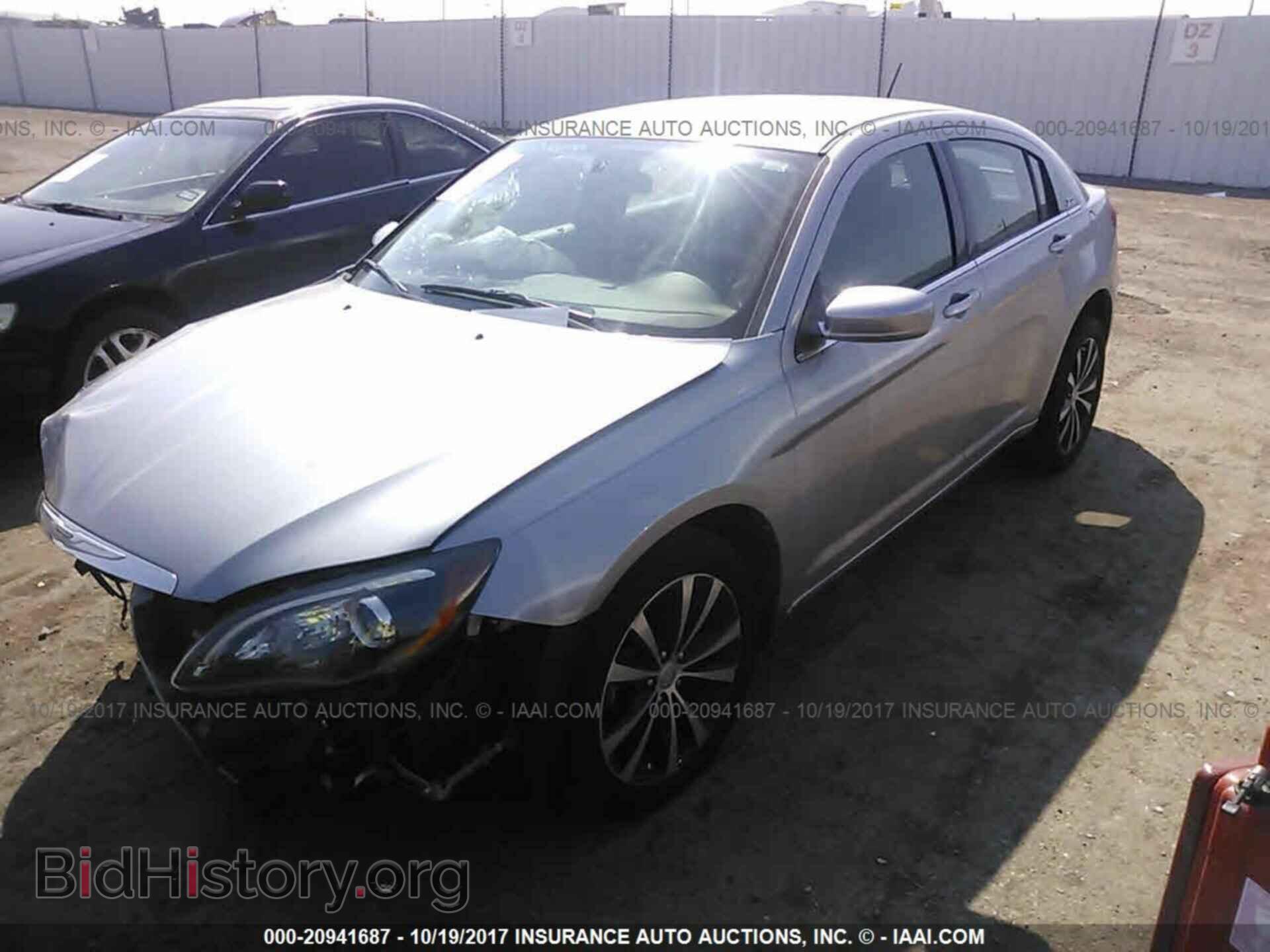 2013 Chrysler 200 - VIN: 1C3CCBBB3DN594806 - Фото 2