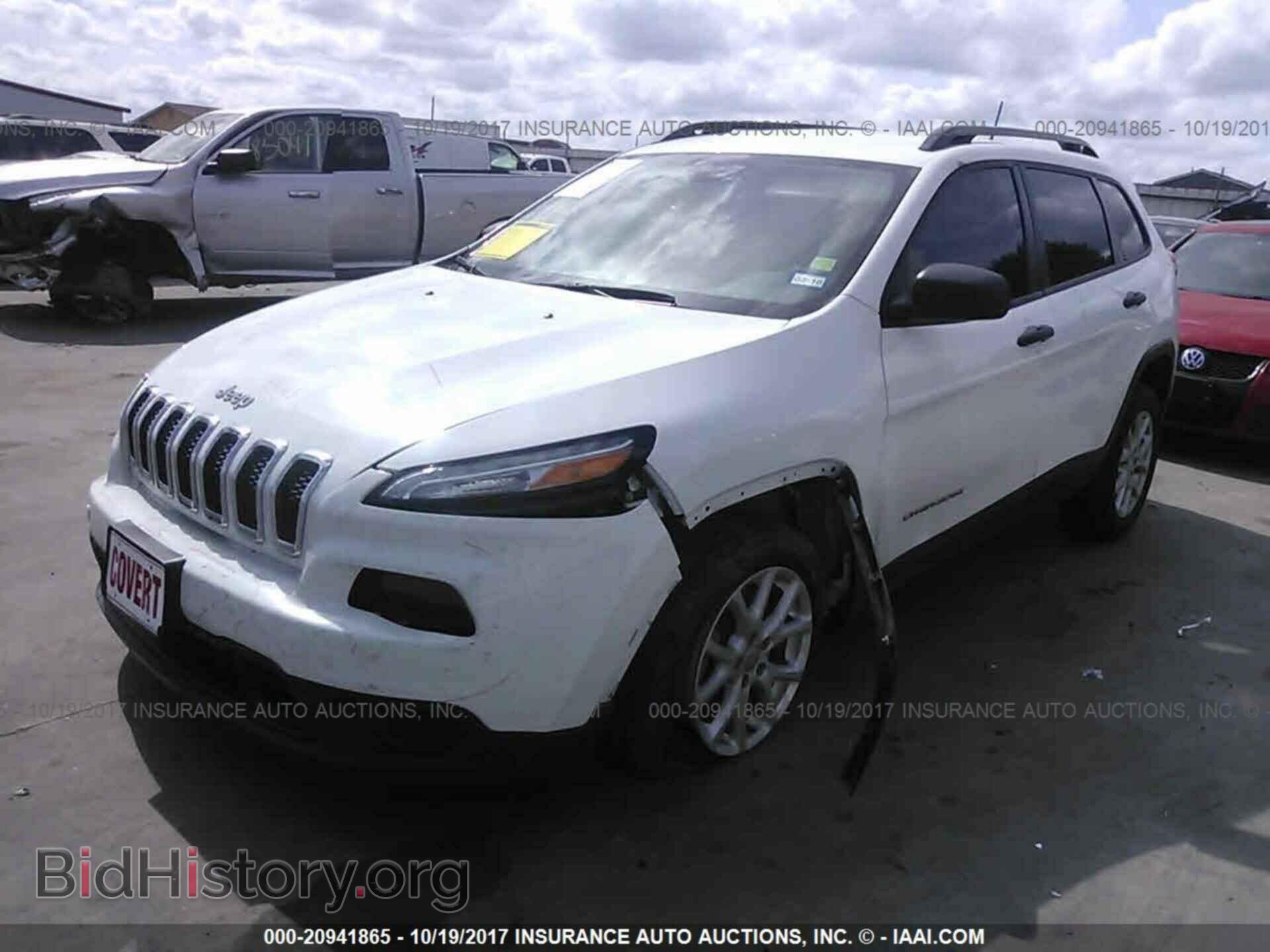 2015 Jeep Cherokee - VIN: 1C4PJLAB4FW602032 - Photo 2