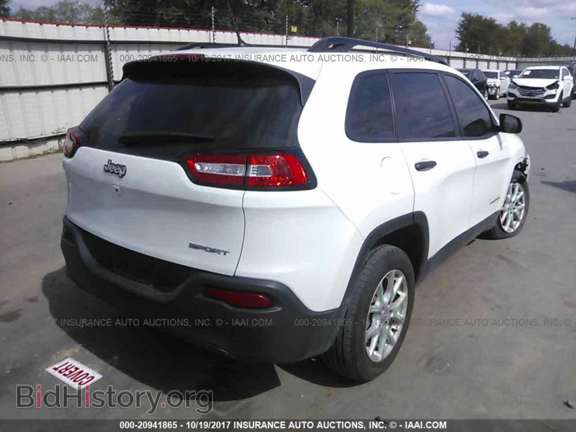 2015 Jeep Cherokee - VIN: 1C4PJLAB4FW602032 - Photo 4