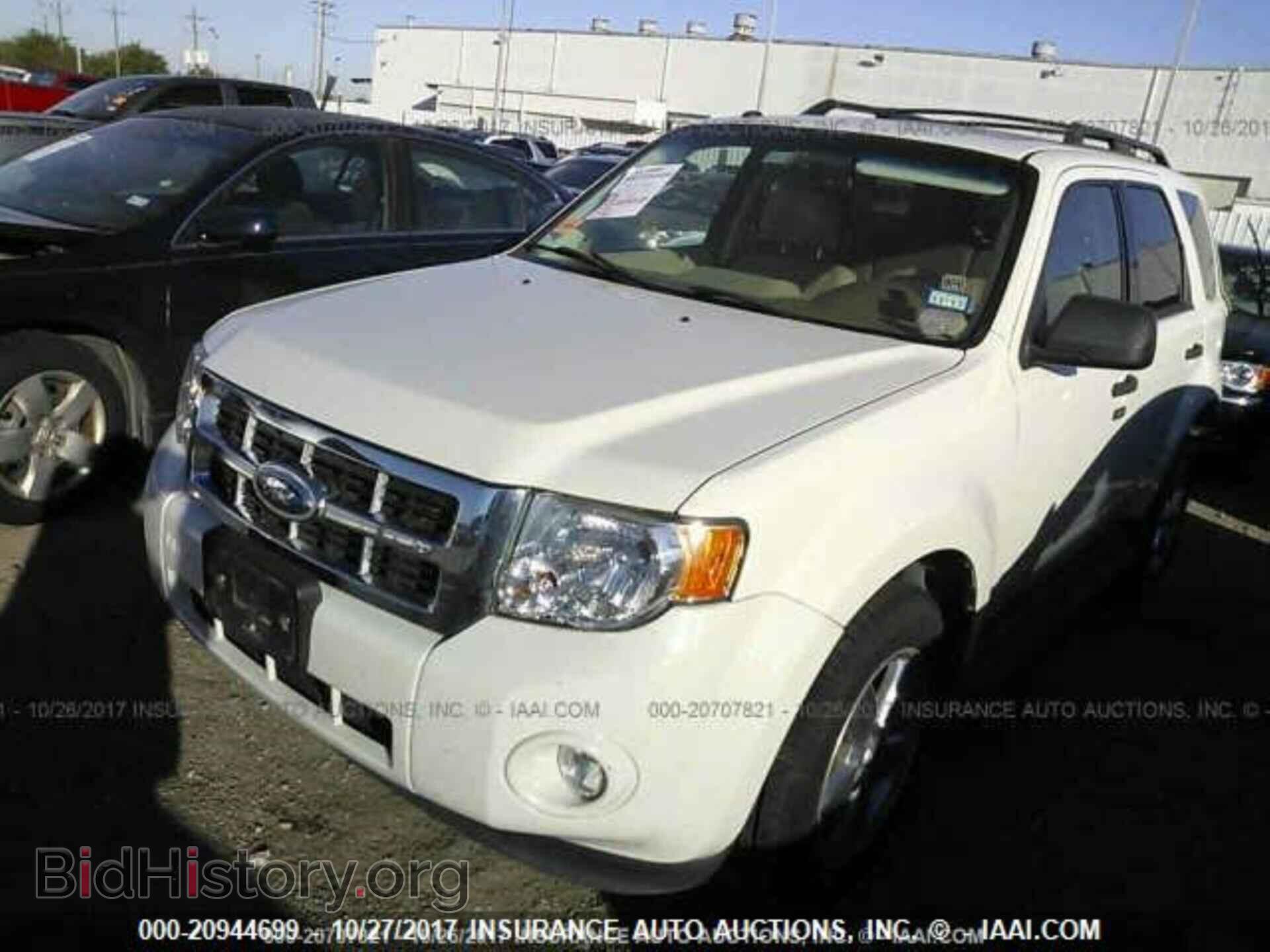2011 Ford Escape - VIN: 1FMCU0D74BKC50899 - Photo 2