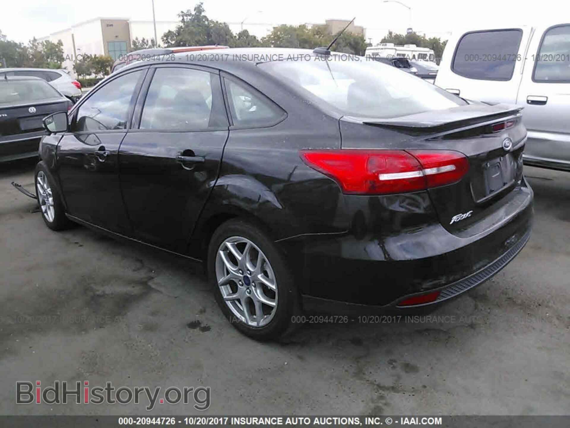 2015 Ford Focus - VIN: 1FADP3F2XFL326893 - Photo 3