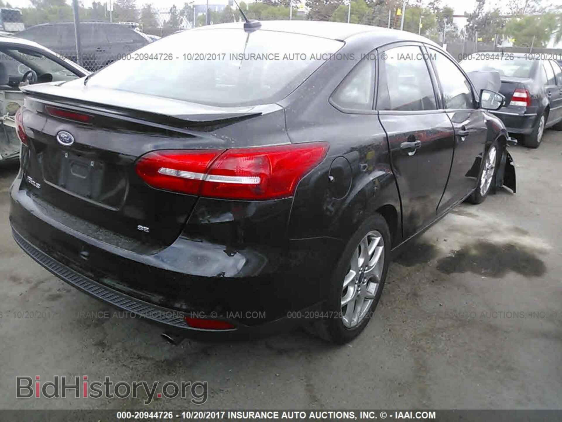 2015 Ford Focus - VIN: 1FADP3F2XFL326893 - Photo 4