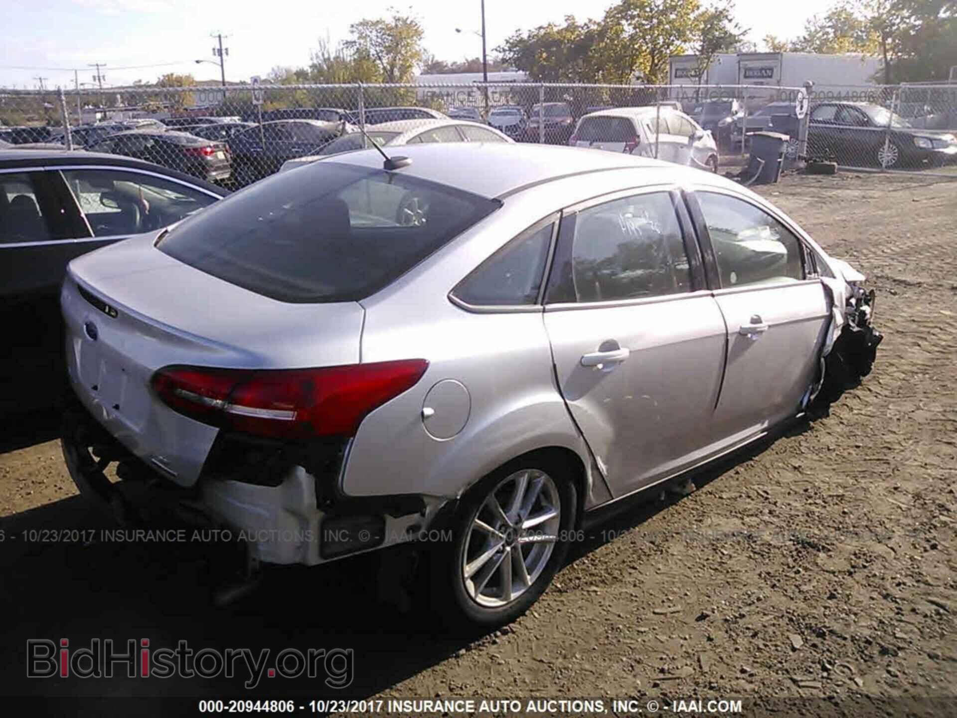 2016 Ford Focus - VIN: 1FADP3F23GL291180 - Photo 4