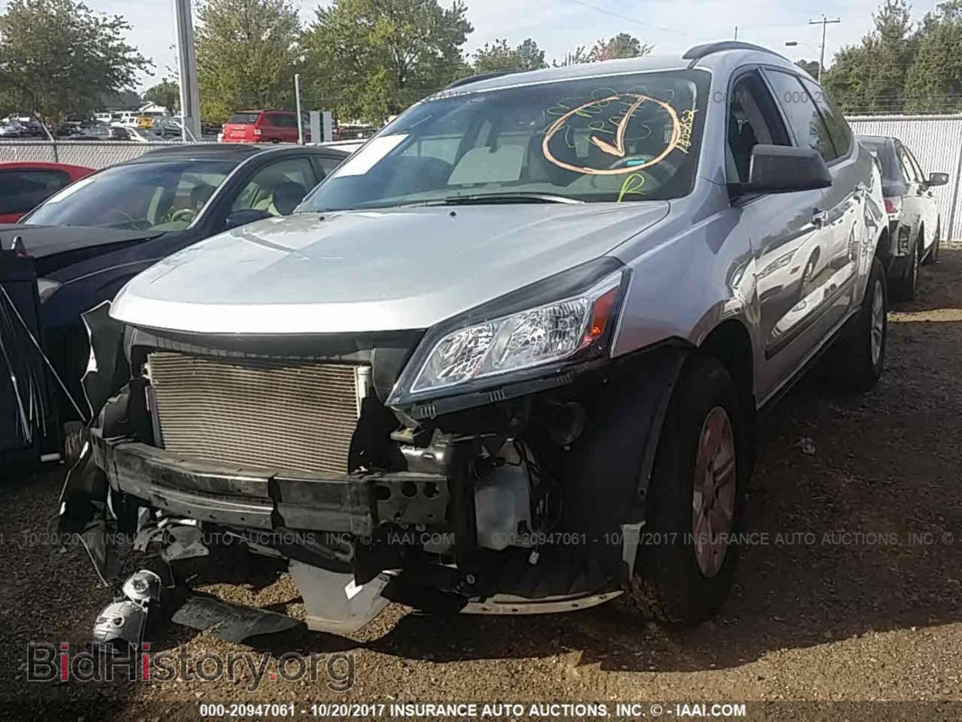 2015 Chevrolet Traverse - VIN: 1GNKRFED5FJ233783 - Фото 2