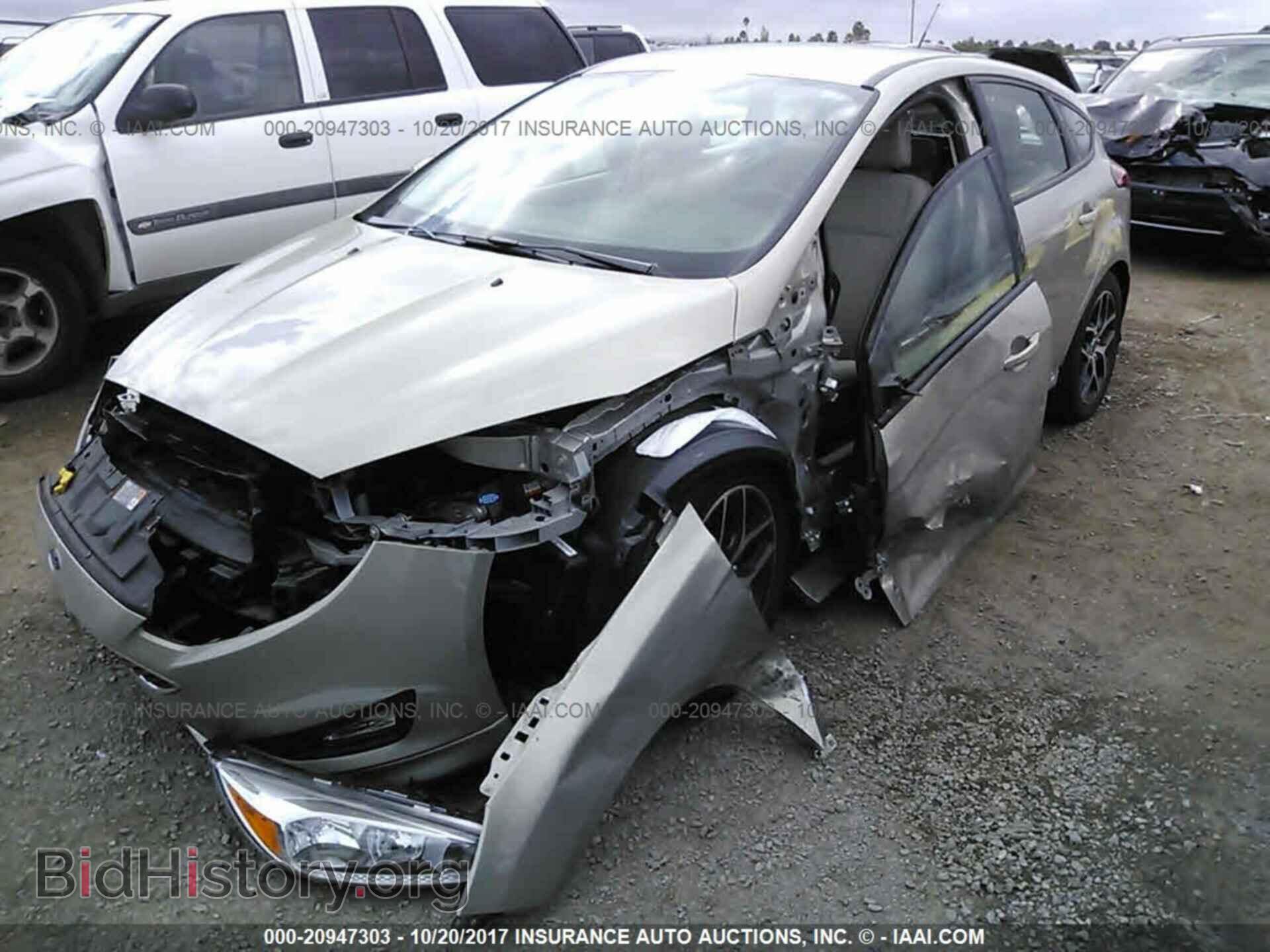 2016 Ford Focus - VIN: 1FADP3K21GL399237 - Photo 2