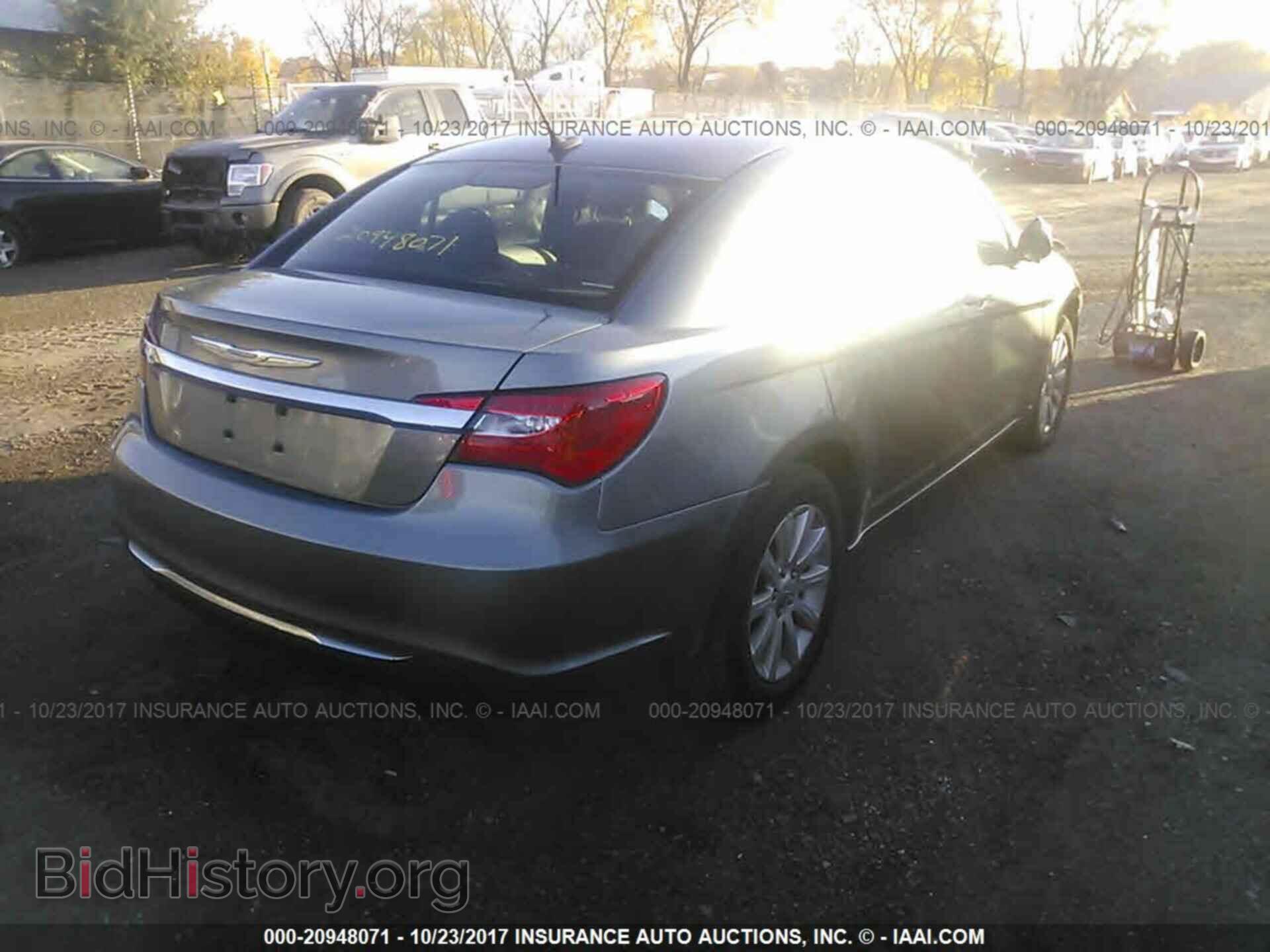 2013 Chrysler 200 - VIN: 1C3CCBBB1DN745450 - Photo 4