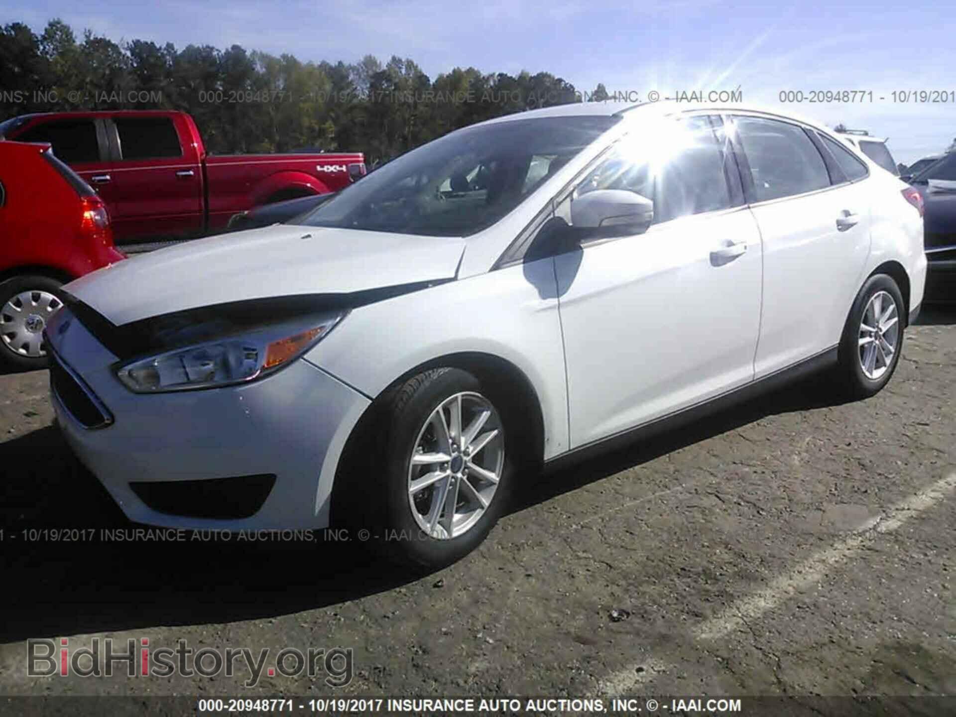 2015 Ford Focus - VIN: 1FADP3F28FL338492 - Photo 2