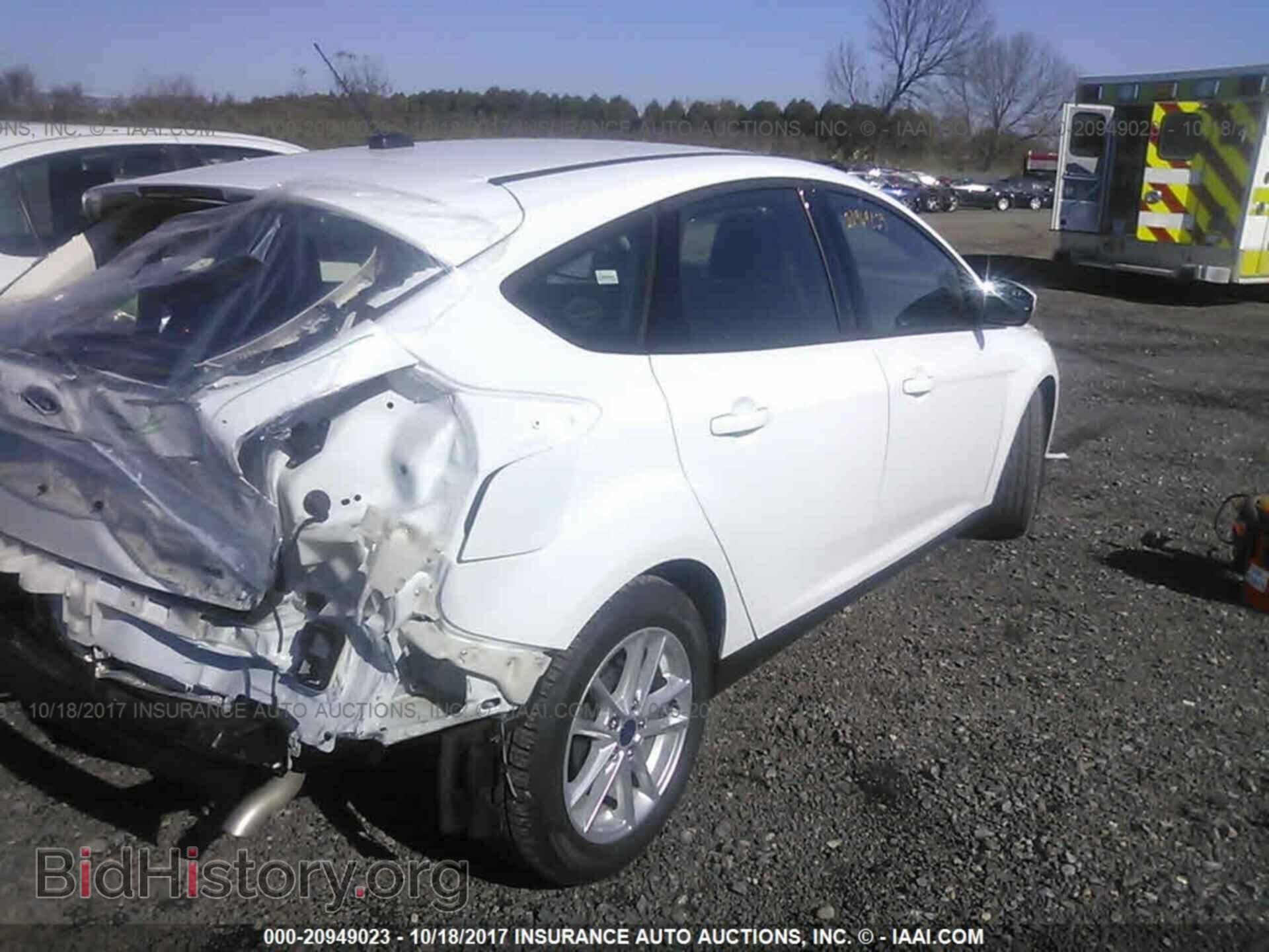 2017 Ford Focus - VIN: 1FADP3K23HL258798 - Photo 4
