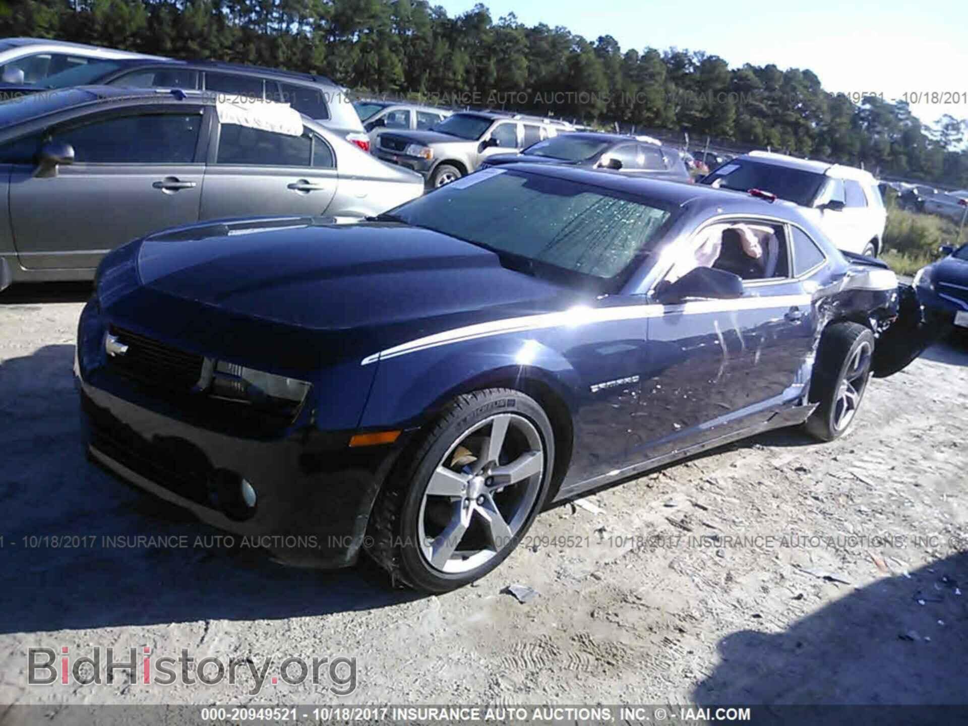 2011 Chevrolet Camaro - VIN: 2G1FB1ED3B9169727 - Photo 2