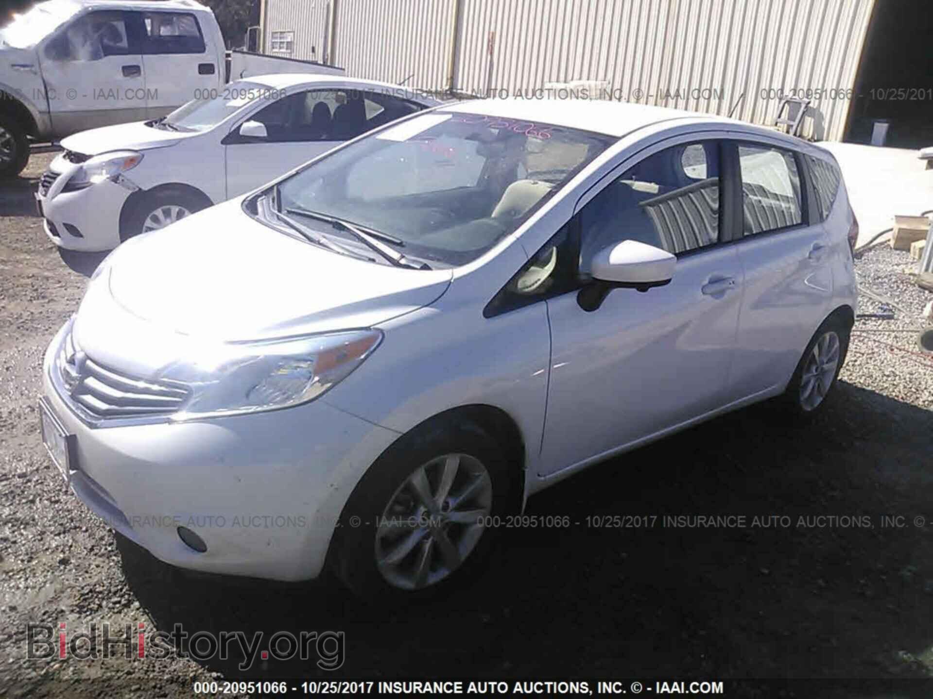 2015 Nissan Versa note - VIN: 3N1CE2CP0FL444061 - Фото 2