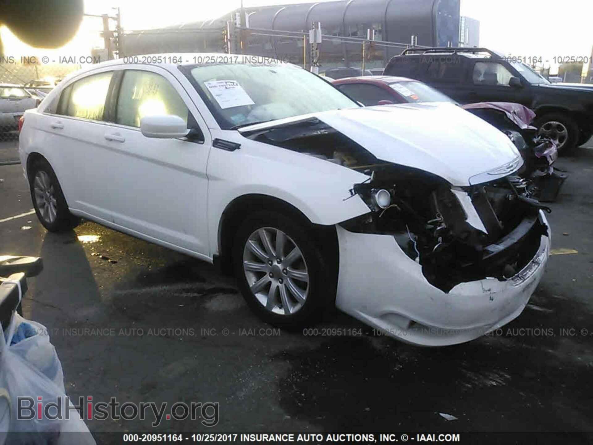 Photo 1C3BC1FB9BN585735 - Chrysler 200 2011